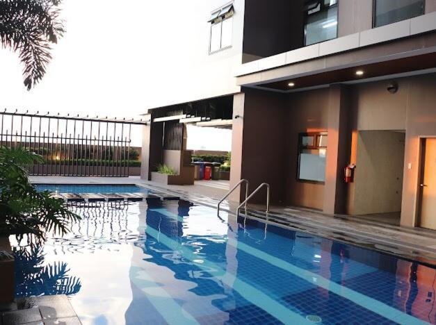 Rk Maisson Roiyale Aurora Escalades Cubao Apartment Manila