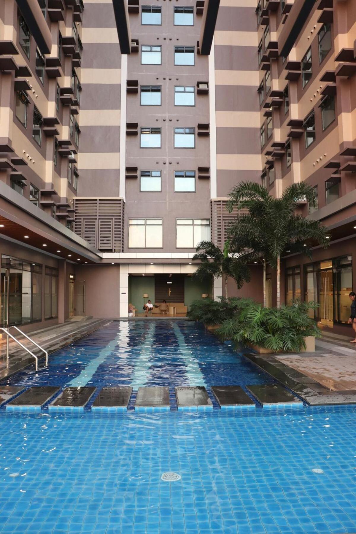 Rk Maisson Roiyale Aurora Escalades Cubao * Manila
