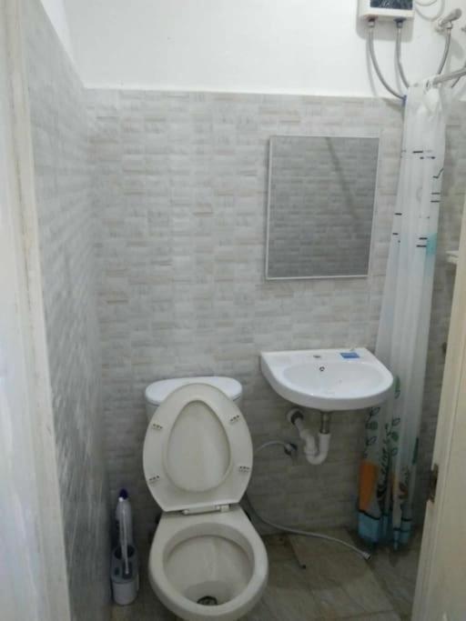 2br Staycation Family Near Naia,smbicutan,bgc Apartment Manila