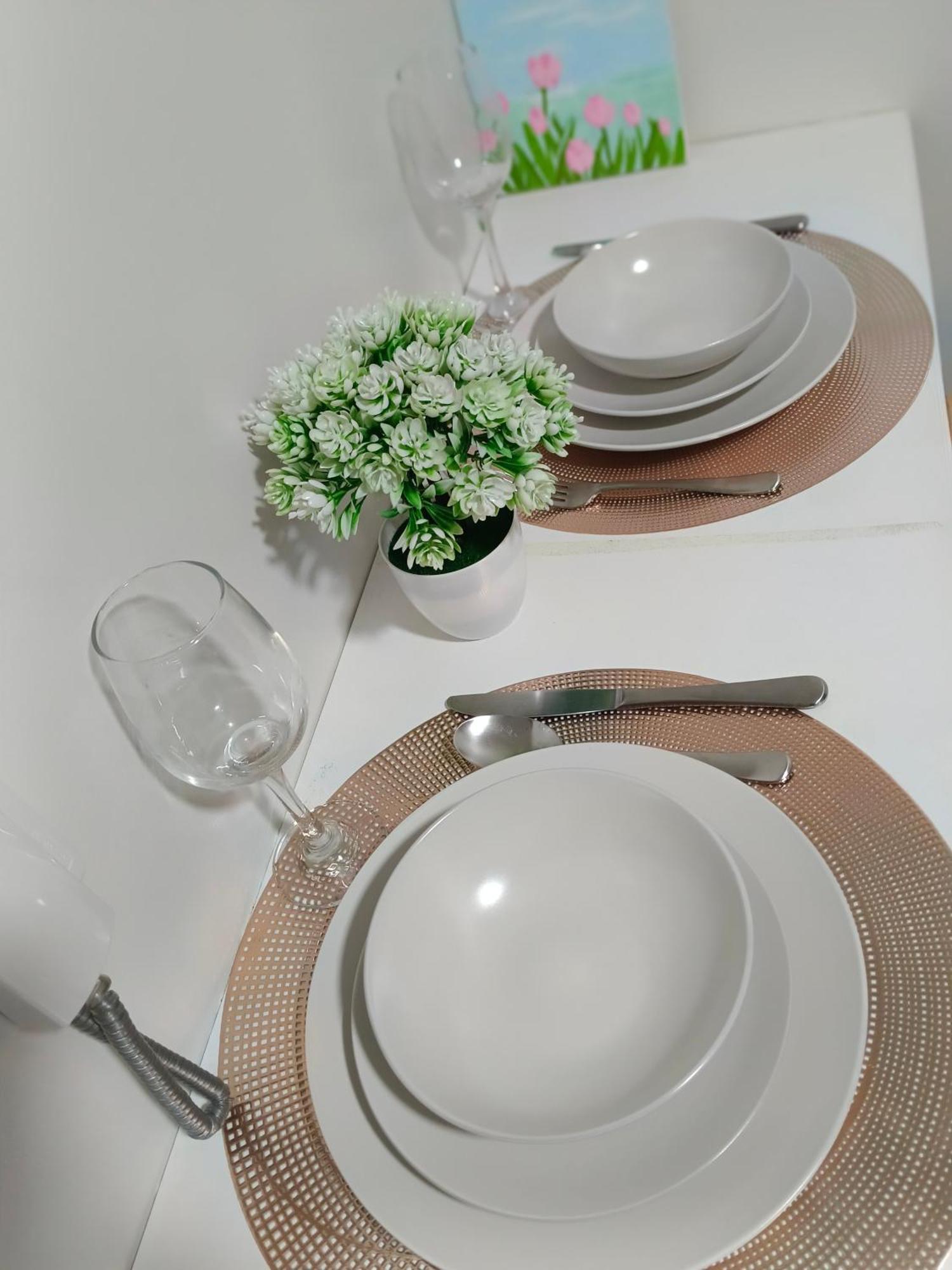 Apartment Cozy & Stylish Staycation And Netflix - Wifi And Pool Manila