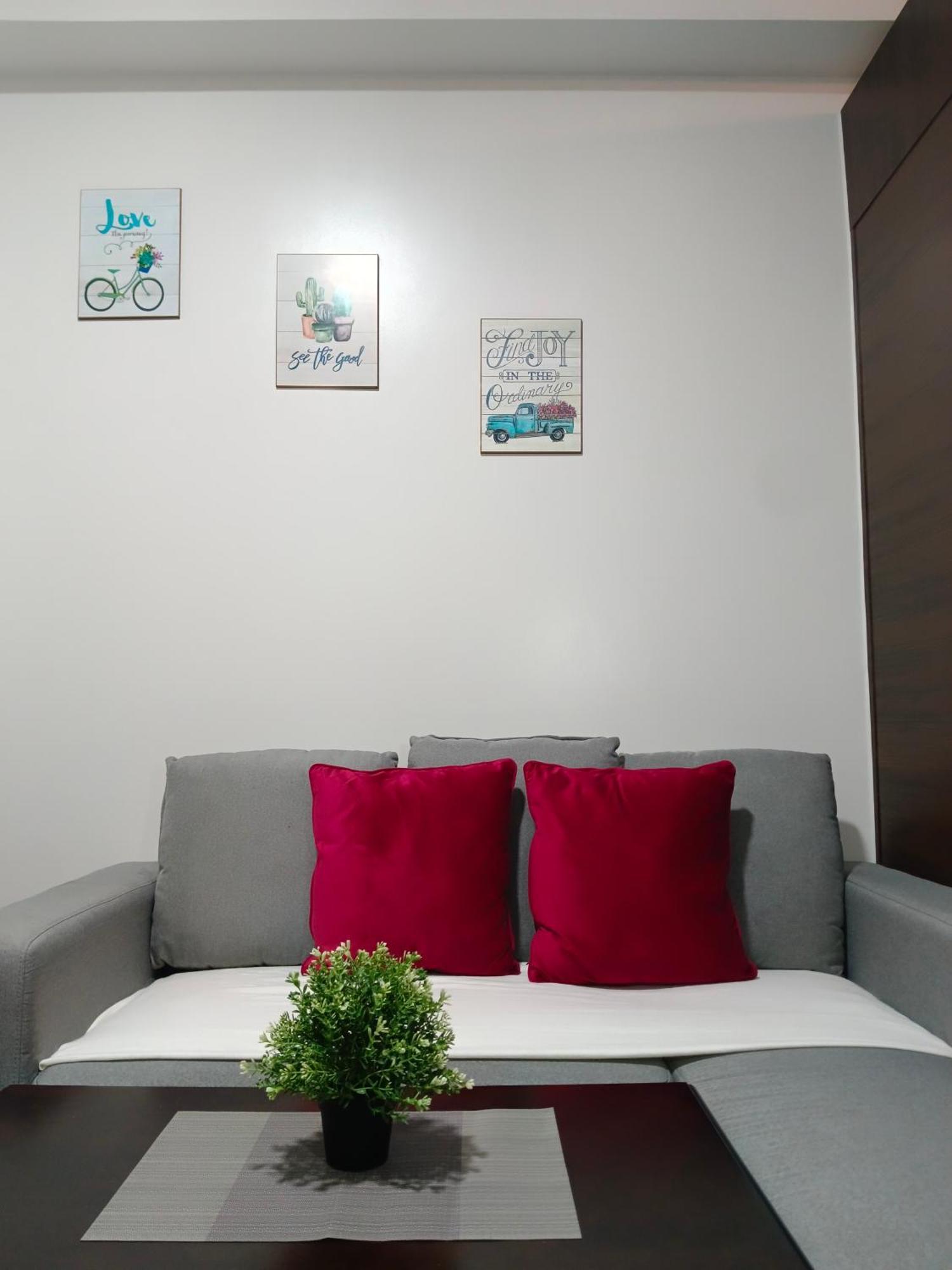 Apartment Cozy & Stylish Staycation And Netflix - Wifi And Pool Manila
