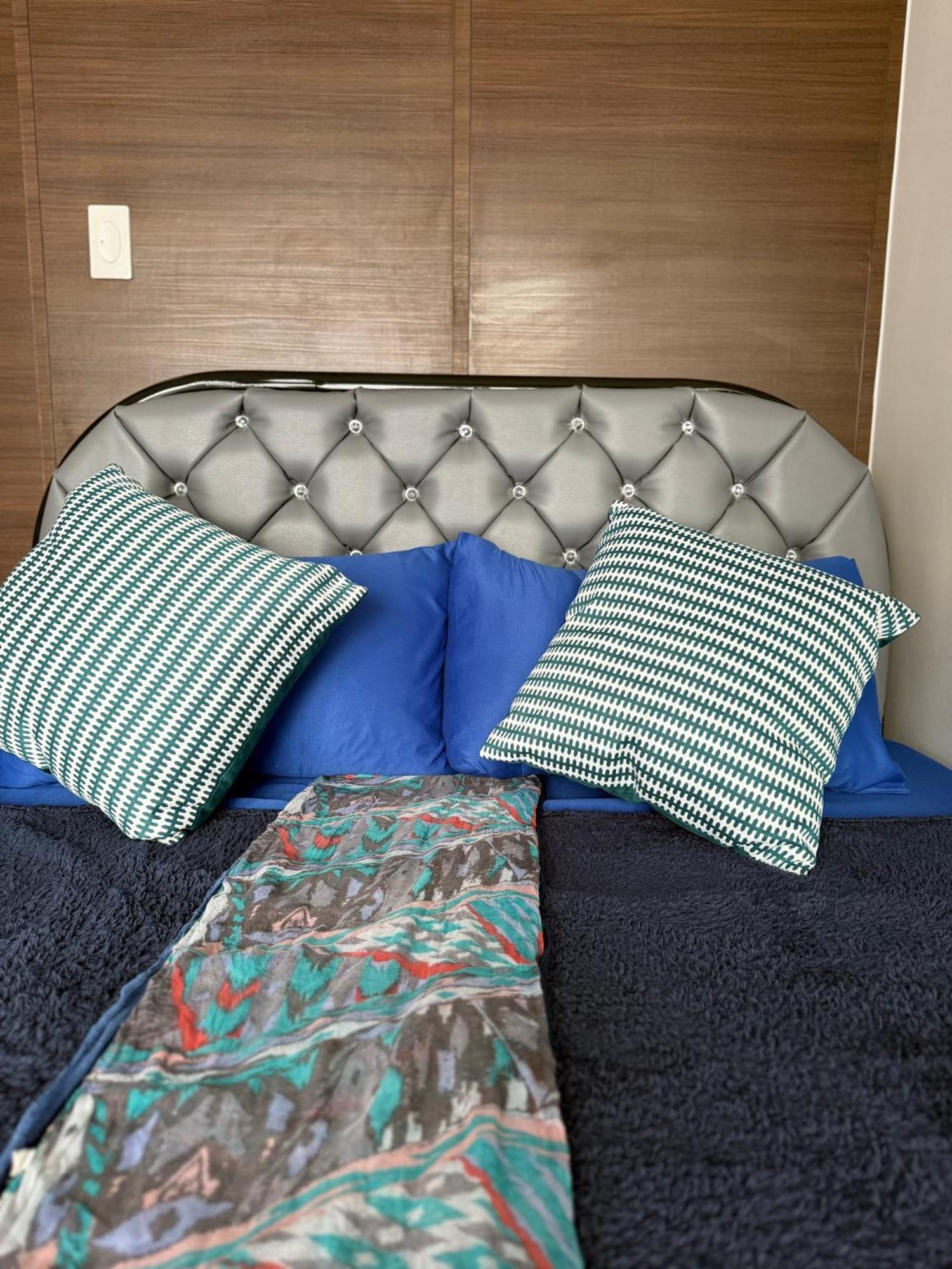 Aparthotel Skyline Blue Air Residences 1br Cityview By Tin & Aix Makati City