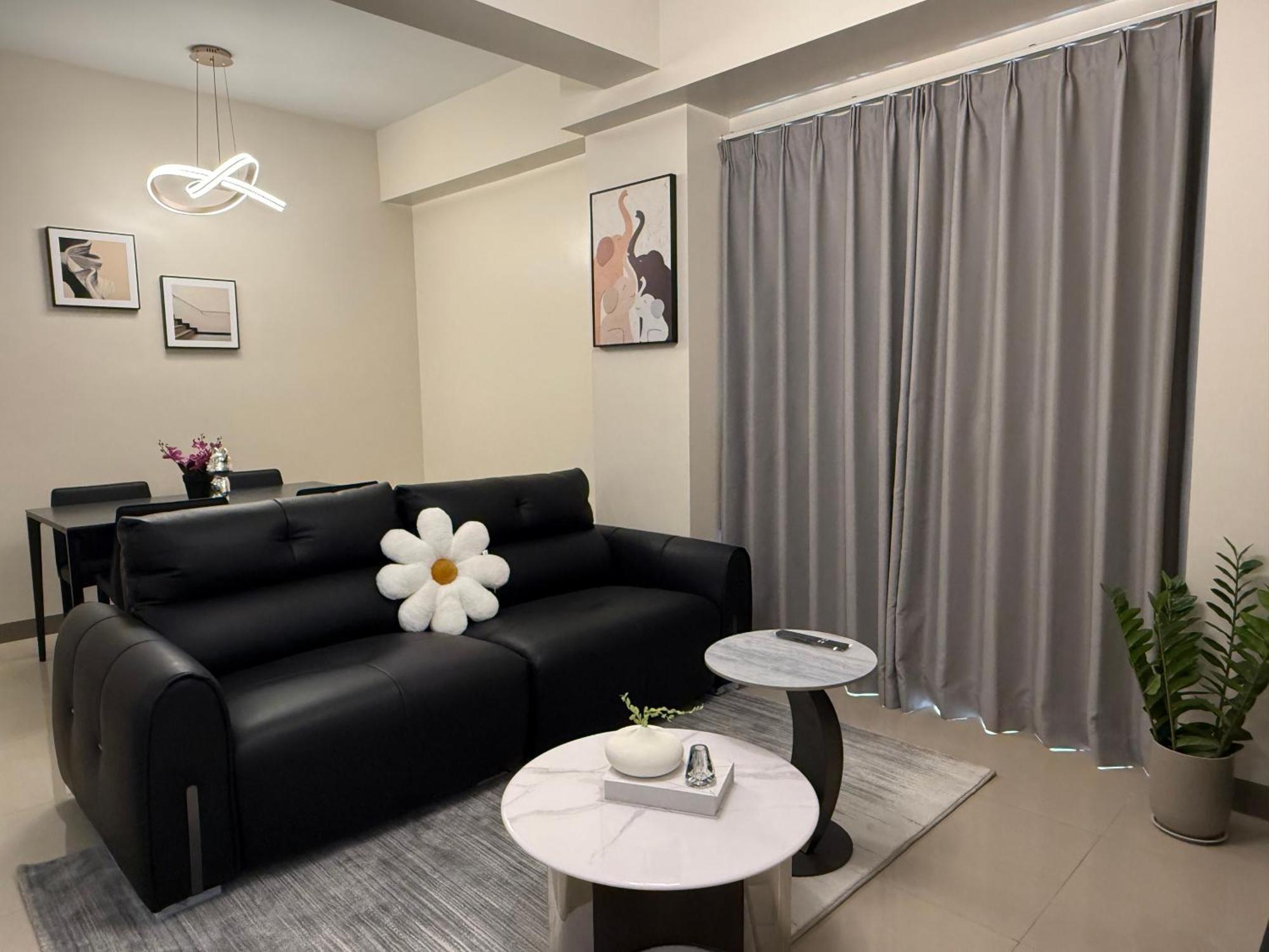 Luxurious Modern Cozy Bayview Pool View 1 2 3 Bedrooms Near Airports Okada Solaire Moa *
