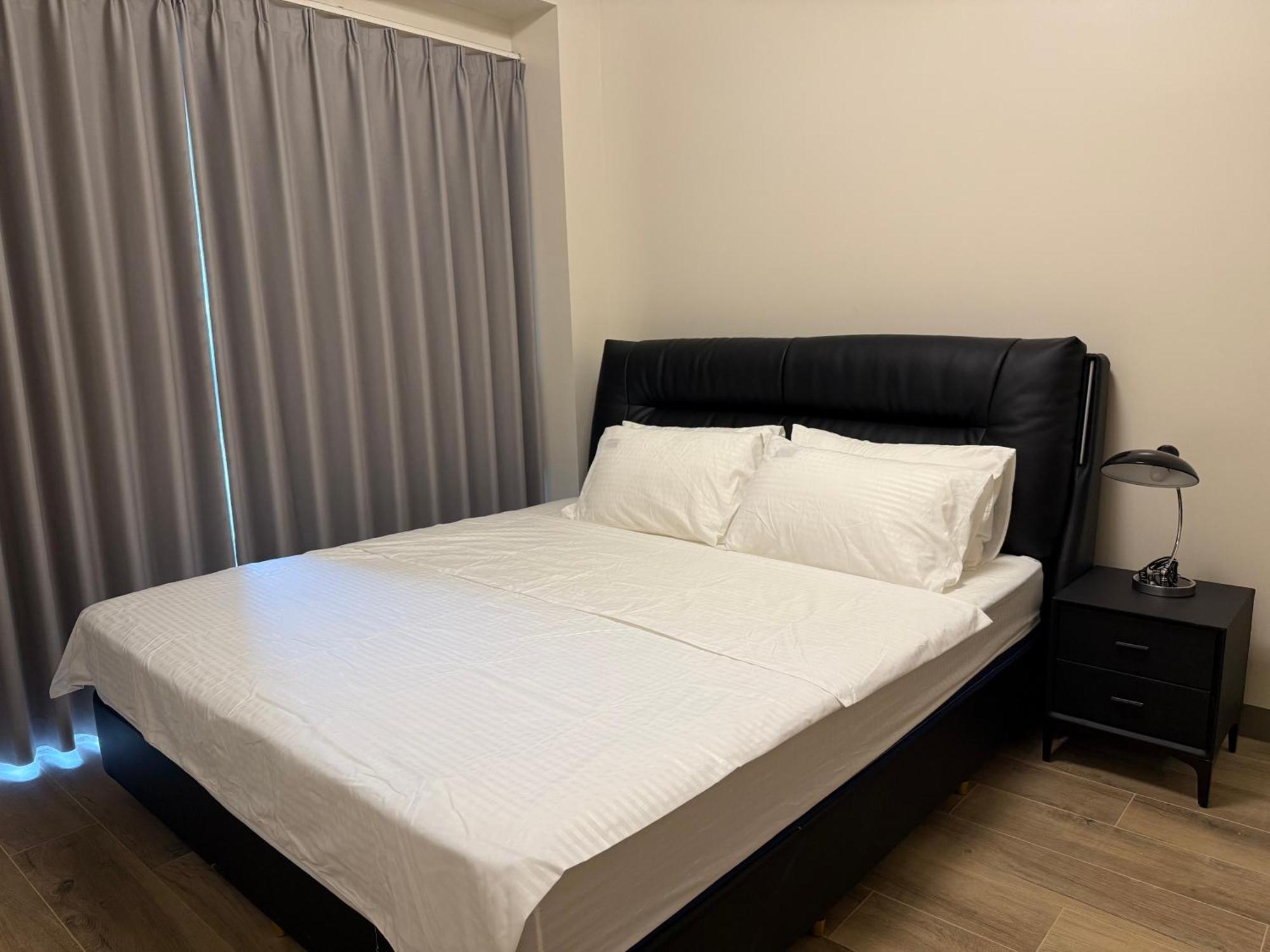 Apartment Luxurious Modern Cozy Bayview Pool View 1 2 3 Bedrooms Near Airports Okada Solaire Moa Manila