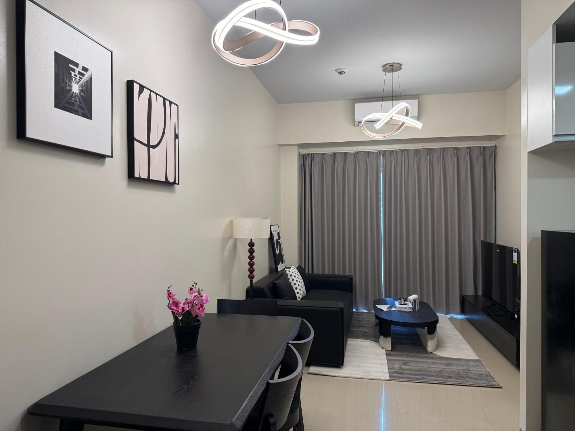 Luxurious Modern Cozy Bayview Pool View 1 2 3 Bedrooms Near Airports Okada Solaire Moa Apartment *