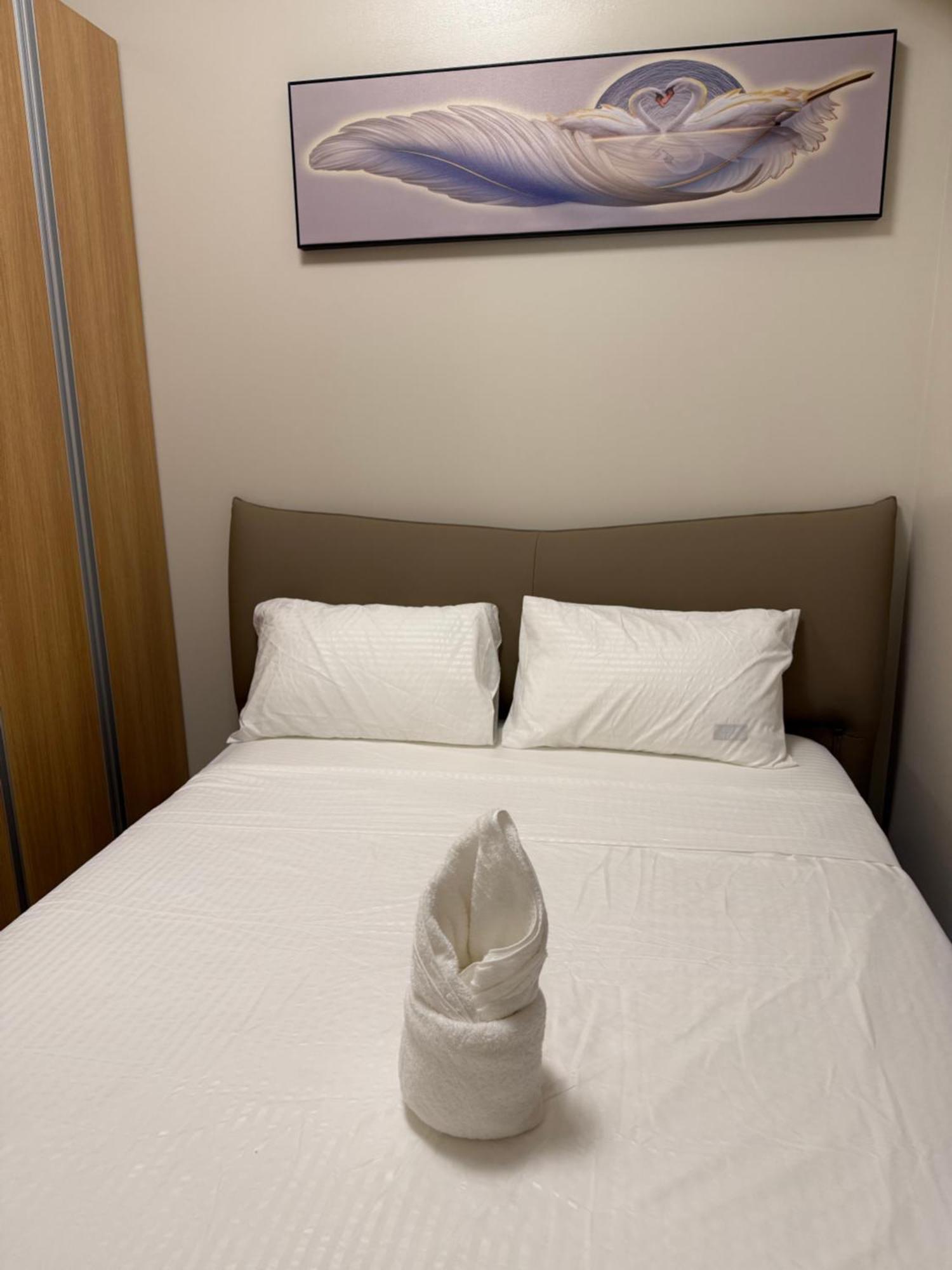 Apartment Luxurious Modern Cozy Bayview Pool View 1 2 3 Bedrooms Near Airports Okada Solaire Moa Manila