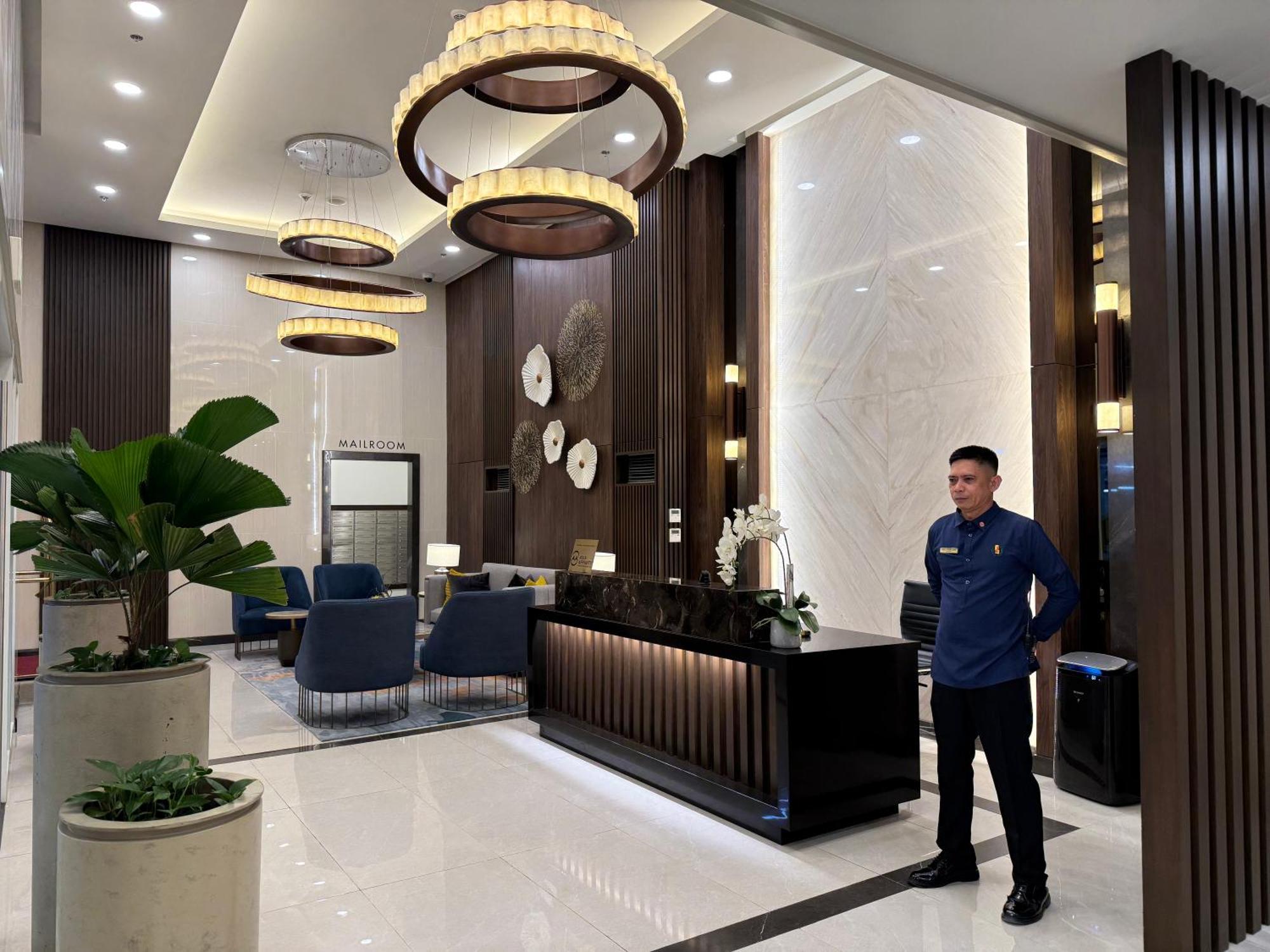 Luxurious Modern Cozy Bayview Pool View 1 2 3 Bedrooms Near Airports Okada Solaire Moa Apartment Manila