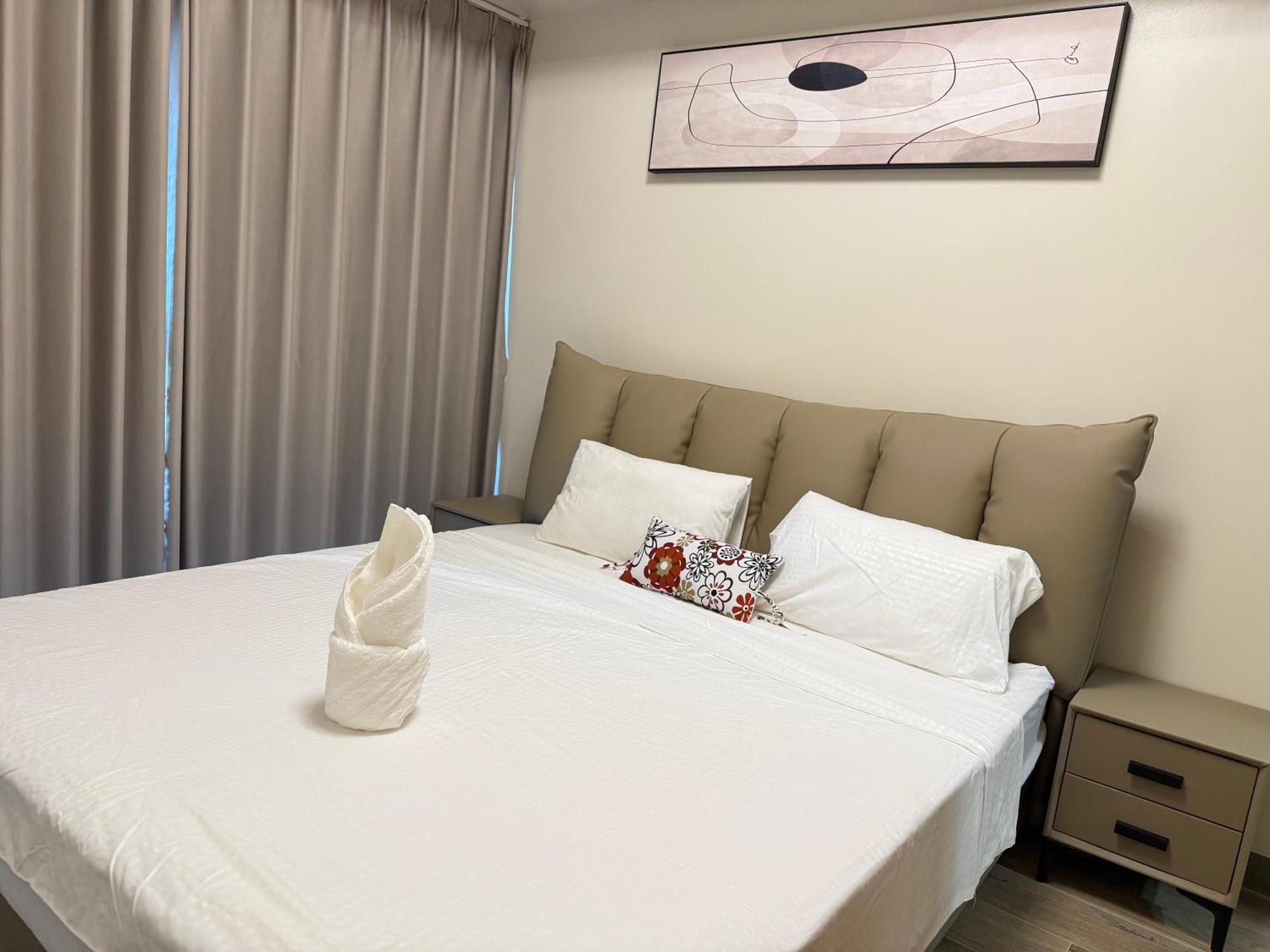Luxurious Modern Cozy Bayview Pool View 1 2 3 Bedrooms Near Airports Okada Solaire Moa Apartment Manila