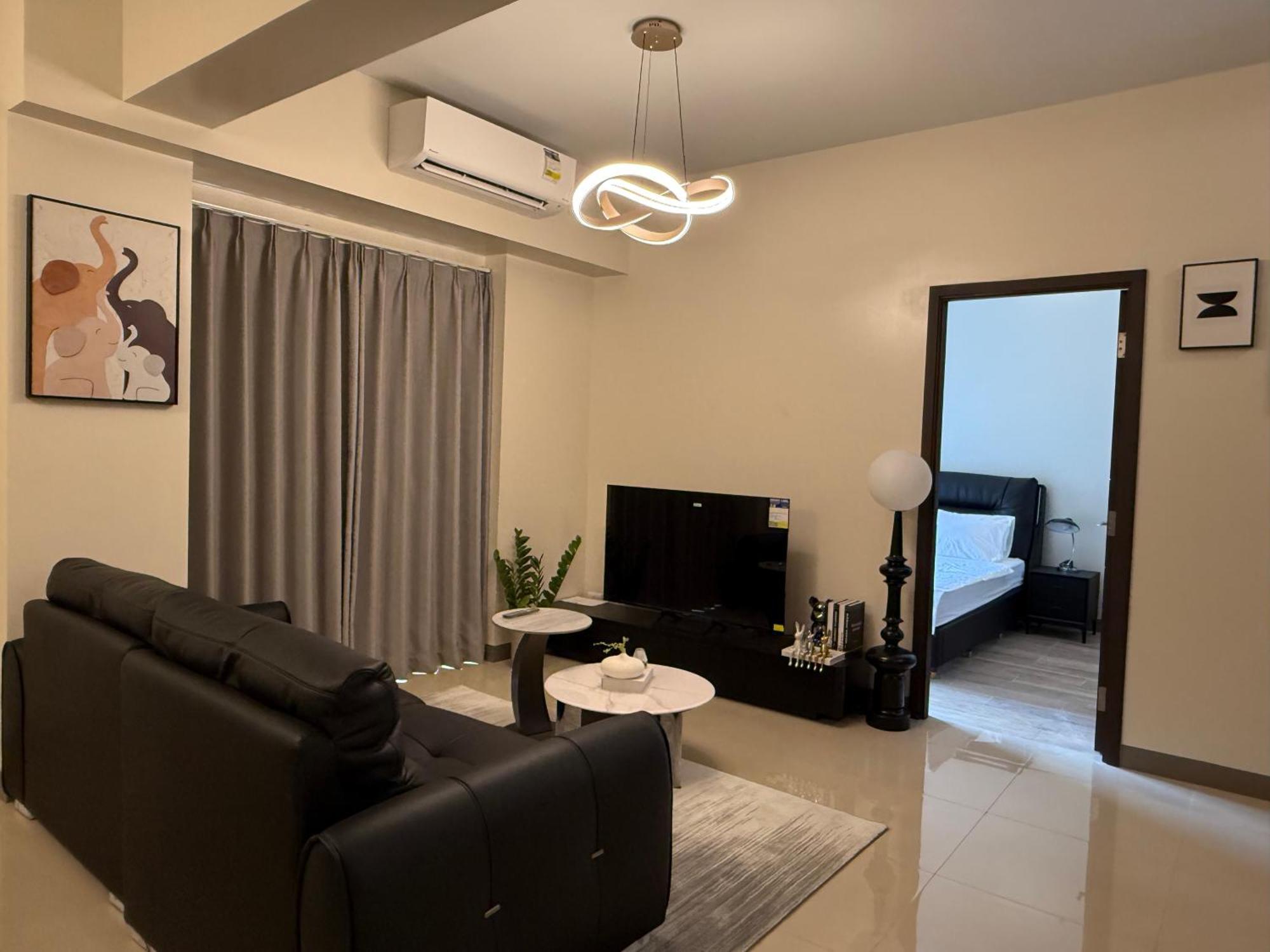 Luxurious Modern Cozy Bayview Pool View 1 2 3 Bedrooms Near Airports Okada Solaire Moa Manila