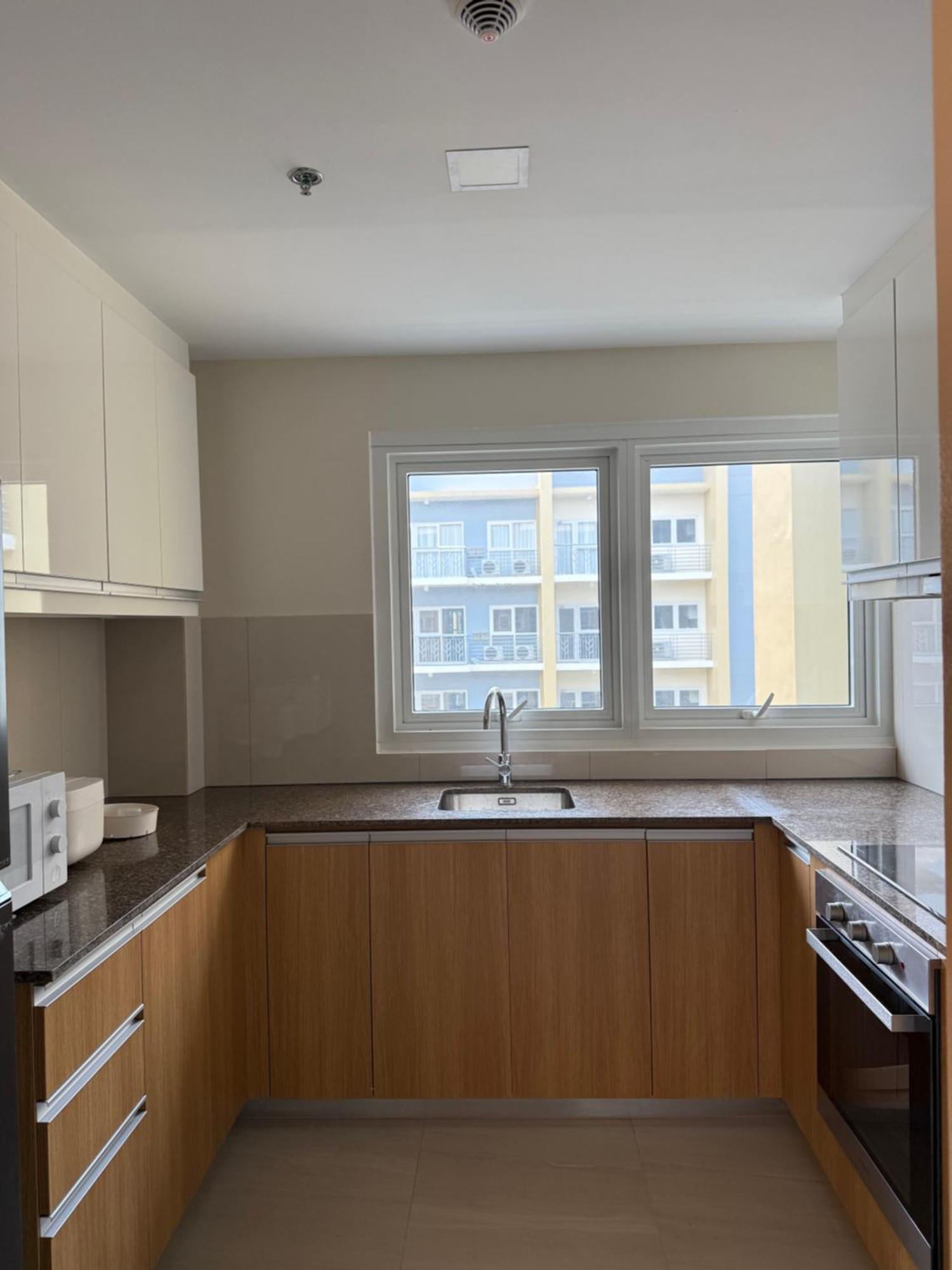 Luxurious Modern Cozy Bayview Pool View 1 2 3 Bedrooms Near Airports Okada Solaire Moa Apartment