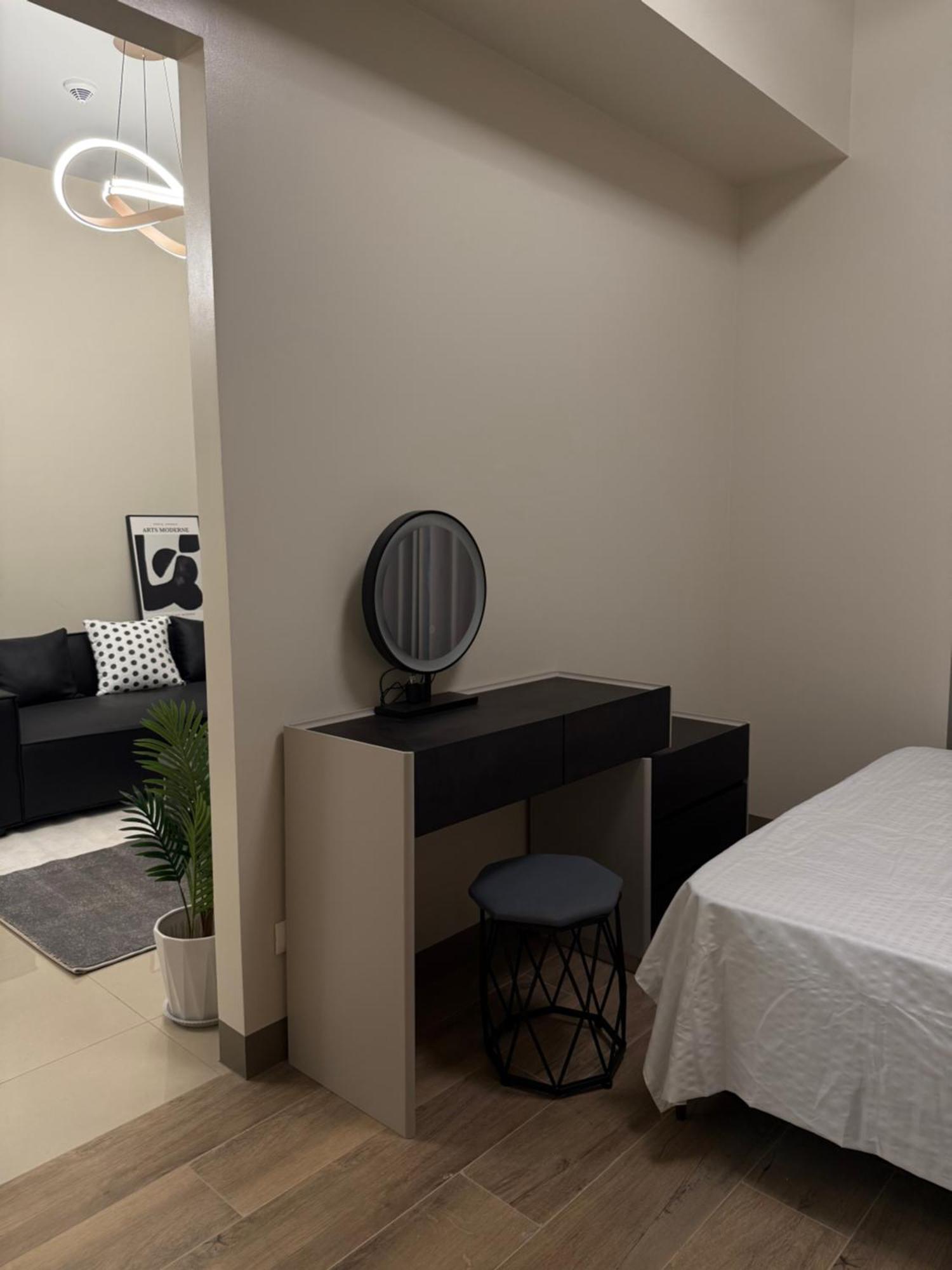 Apartment Luxurious Modern Cozy Bayview Pool View 1 2 3 Bedrooms Near Airports Okada Solaire Moa Manila