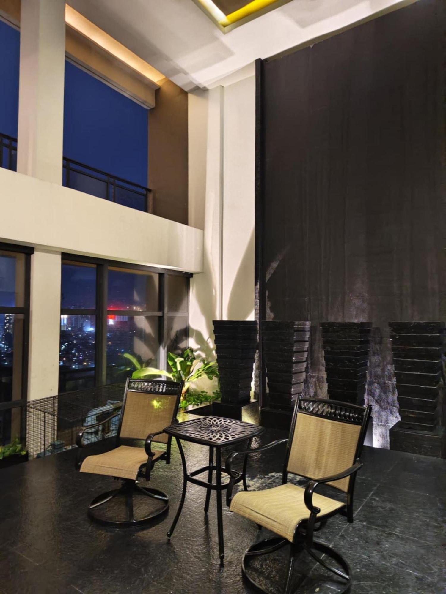 Aparthotel Gramercy Residences Makati By Christine Ph With Balcony Makati City