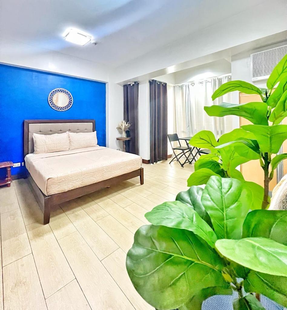 Nara Homes At Palm Tree In Front Of Naia Terminal 3 *