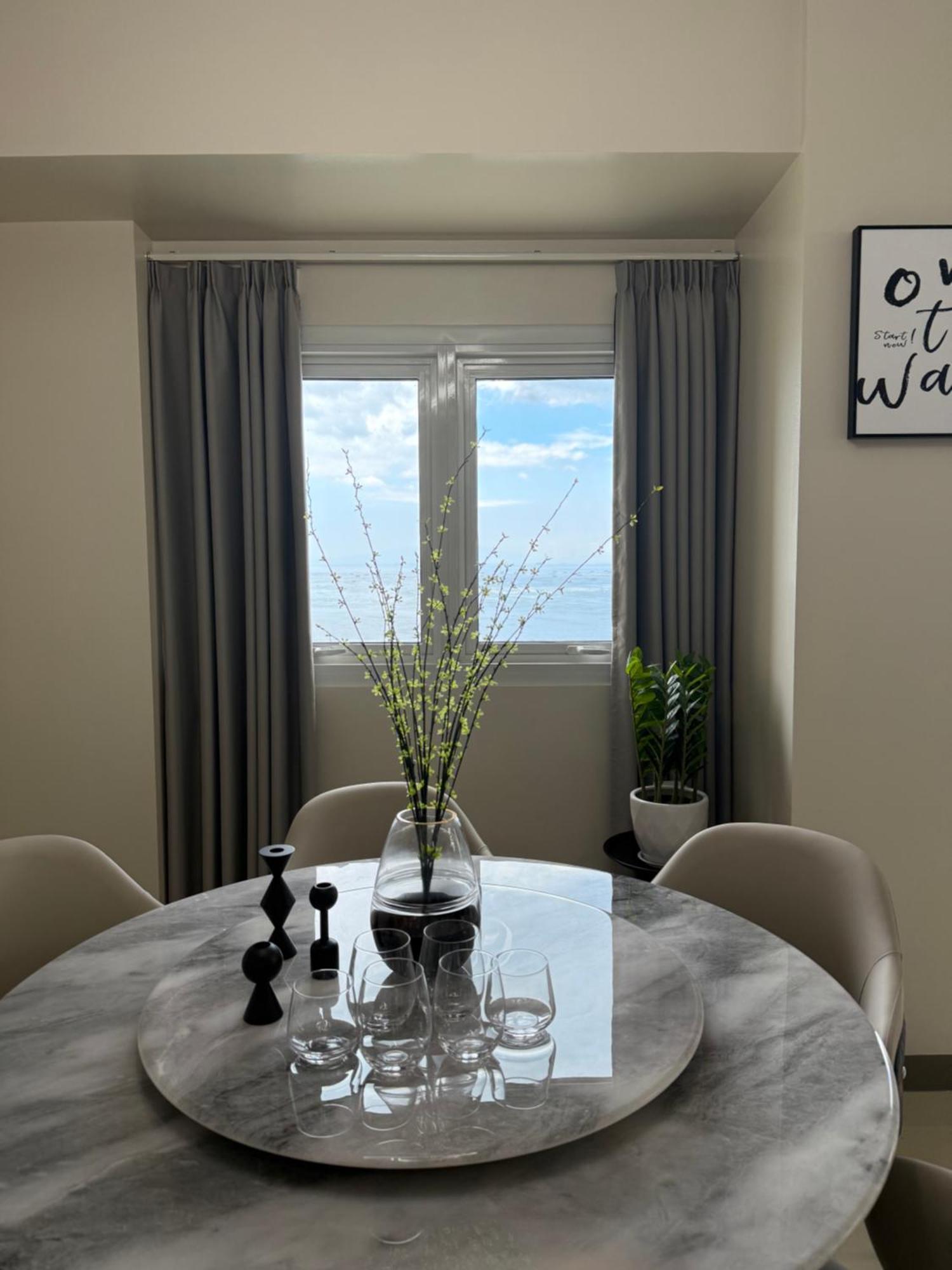 Luxurious Modern Cozy Bayview Pool View 1 2 3 Bedrooms Near Airports Okada Solaire Moa Apartment *