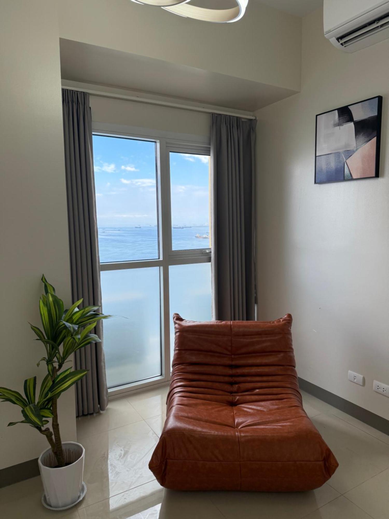 Luxurious Modern Cozy Bayview Pool View 1 2 3 Bedrooms Near Airports Okada Solaire Moa Apartment Manila