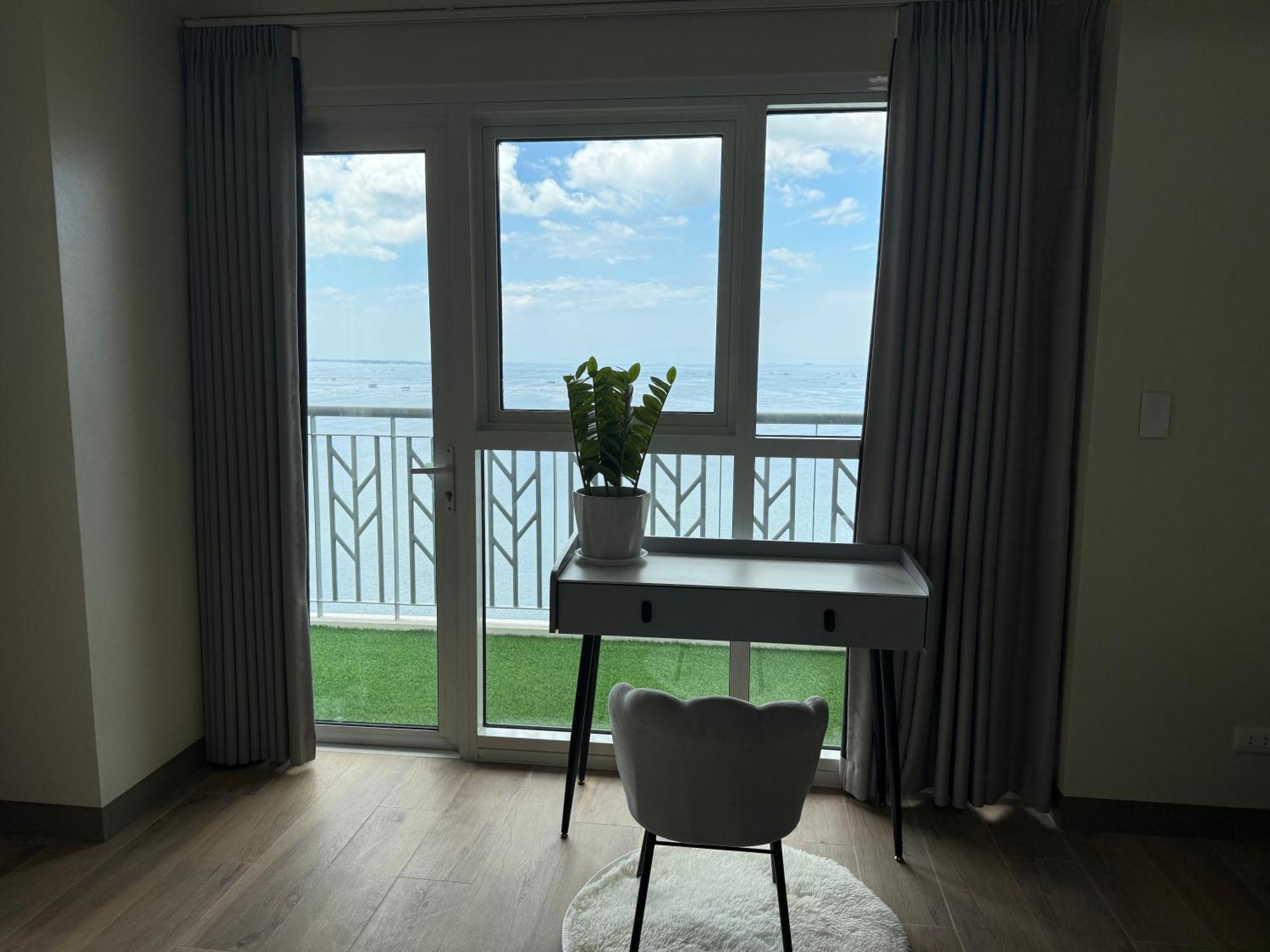 Apartment Luxurious Modern Cozy Bayview Pool View 1 2 3 Bedrooms Near Airports Okada Solaire Moa Manila