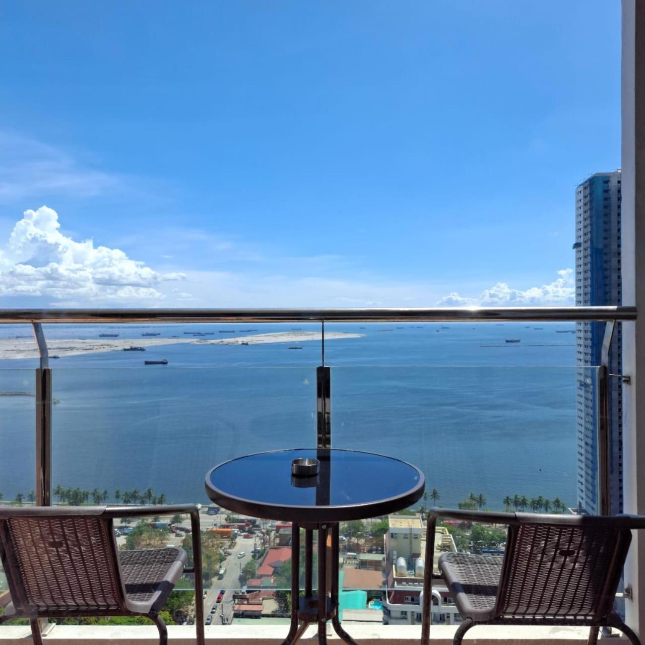 Apartment Breathtaking Bayviews - 1 Bedroom 1 Bathroom With Balcony Bayview Pool Netflix - Housekeeping Available -