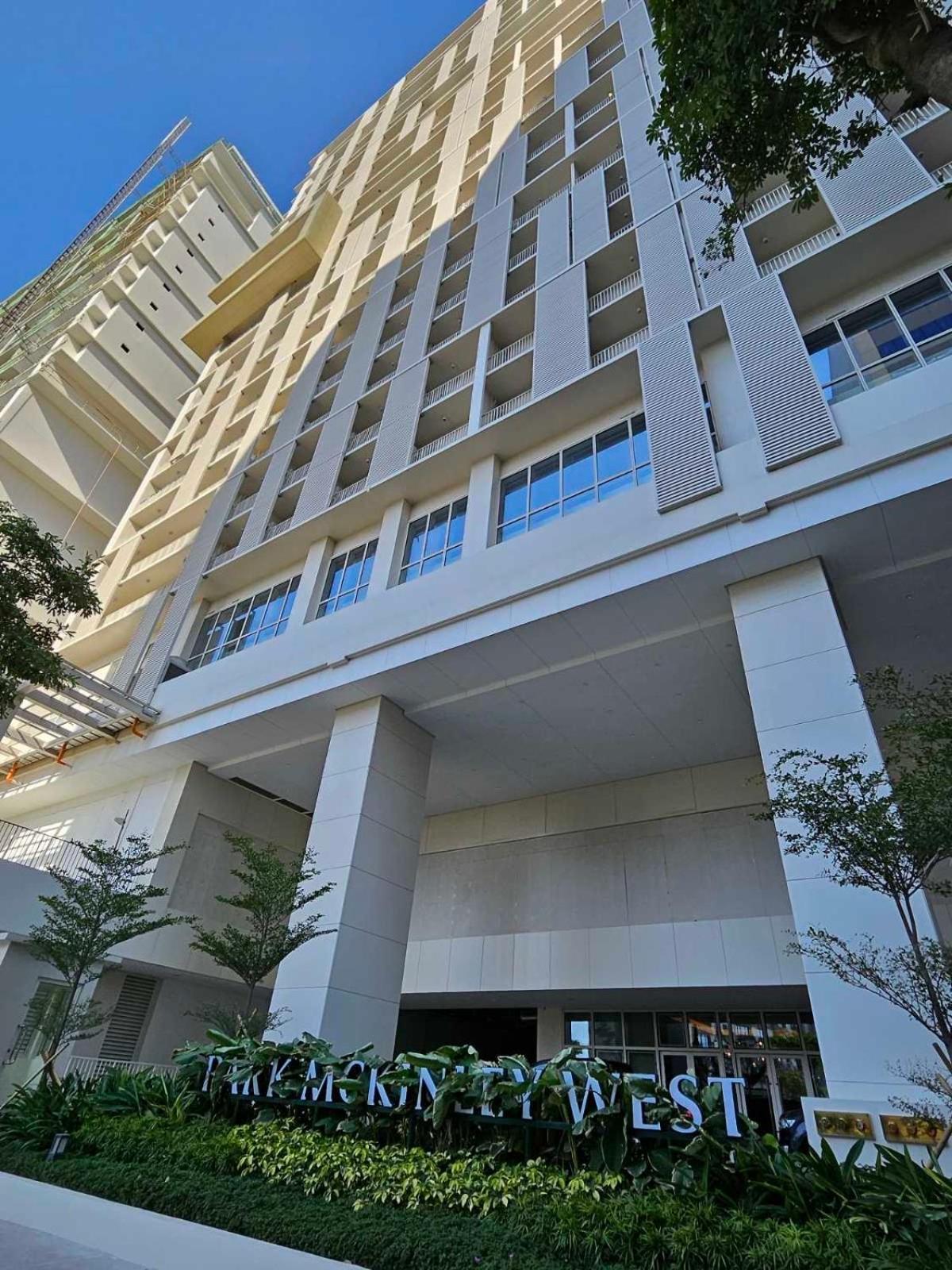 1 Bedroom Mckinley West Taguig