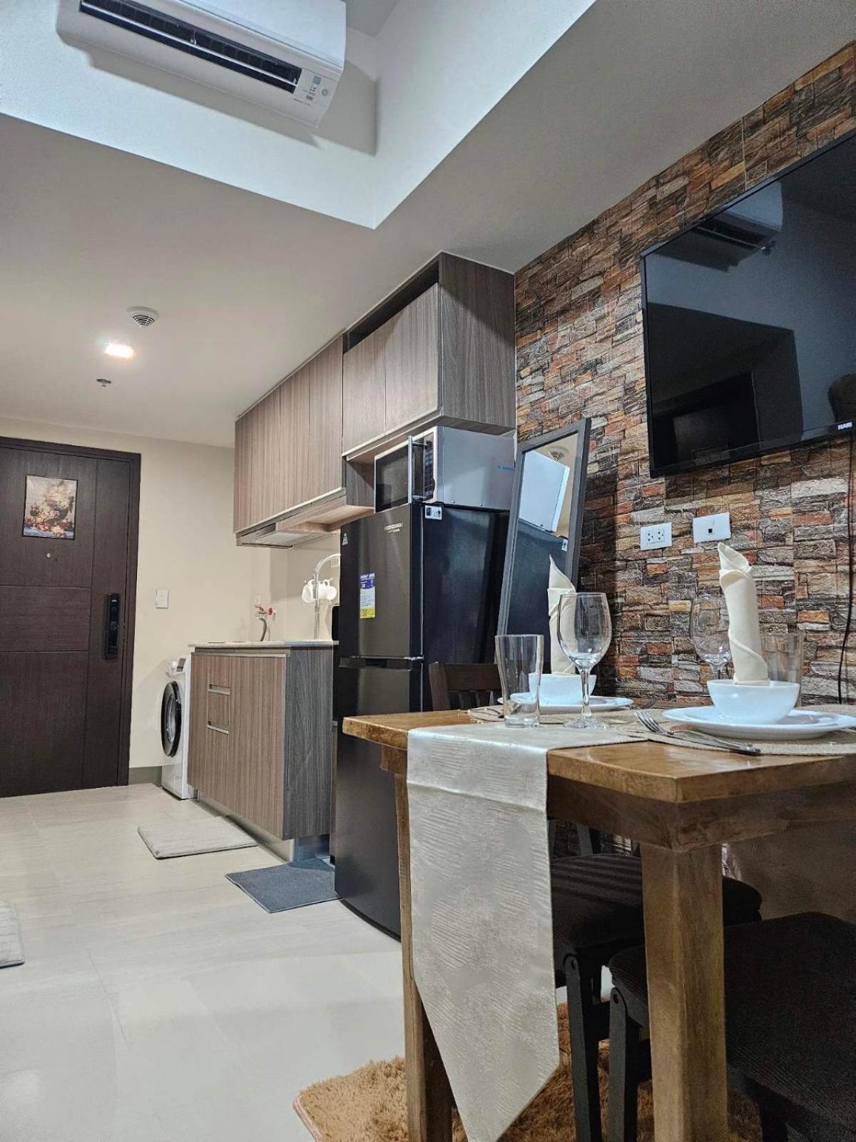 1 Bedroom Mckinley West Taguig *