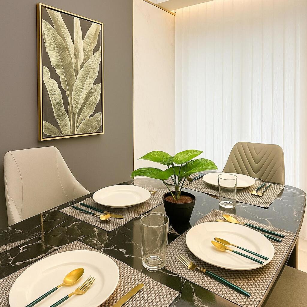 Luxury 3br Near Solaire, Airport Ii Infinity Pool Apartment *