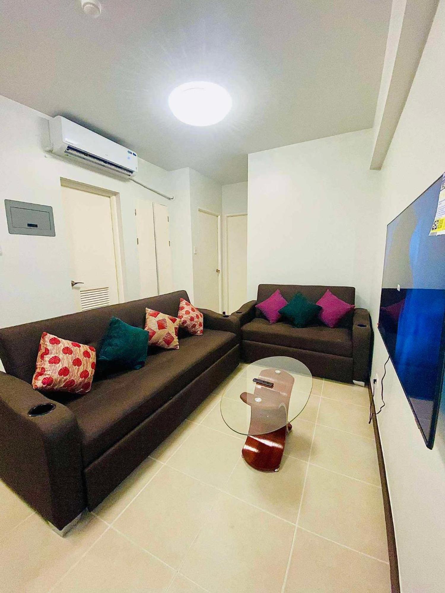 The Atherton By Dmci- 2br Free Parking Manila
