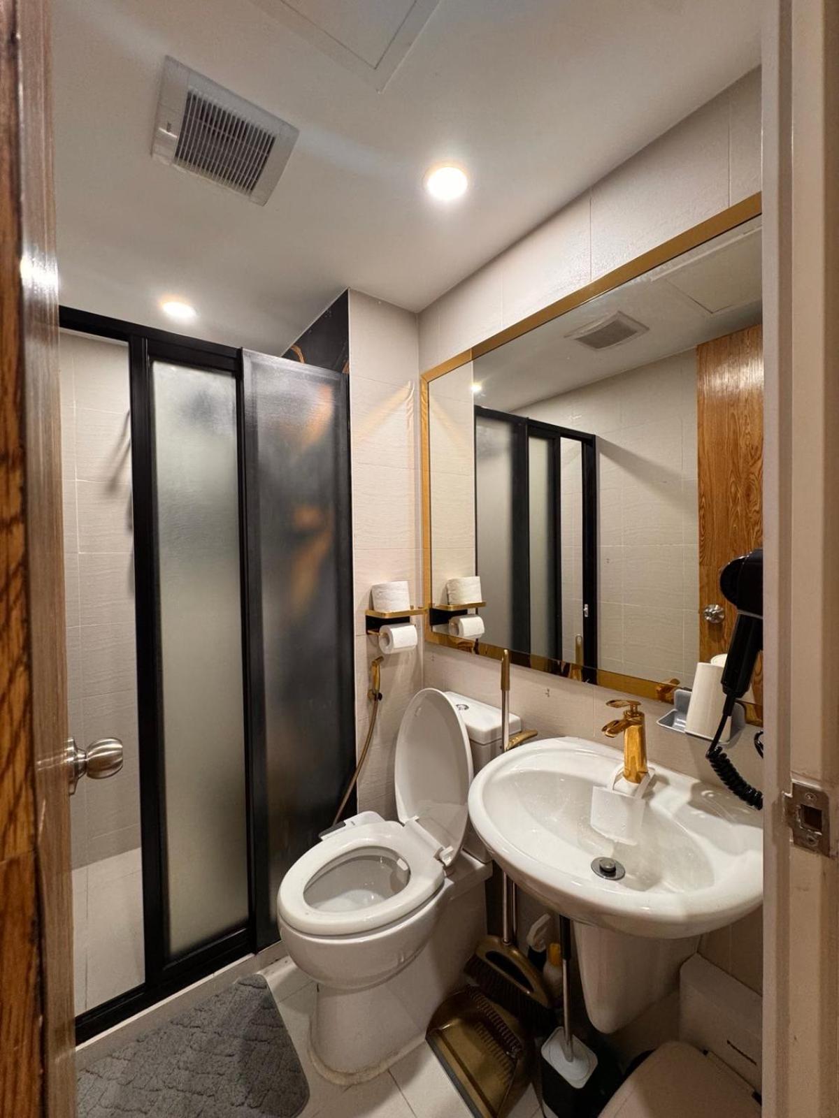 Azure Urban Paranaque Velvet Horiyama Aparthotel *