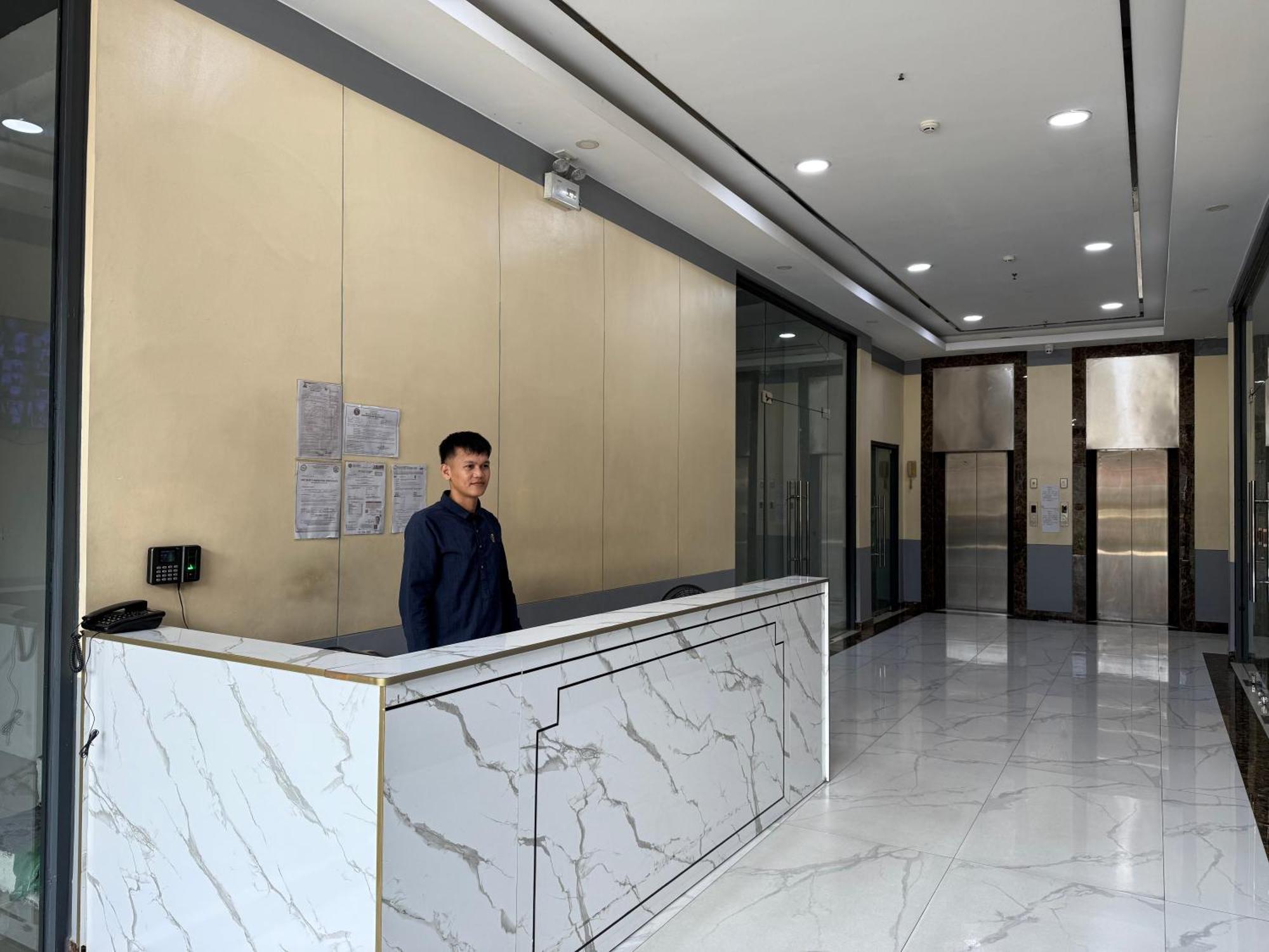 Jcal Building Next To Aiports Okada, Solaire Moa * Manila