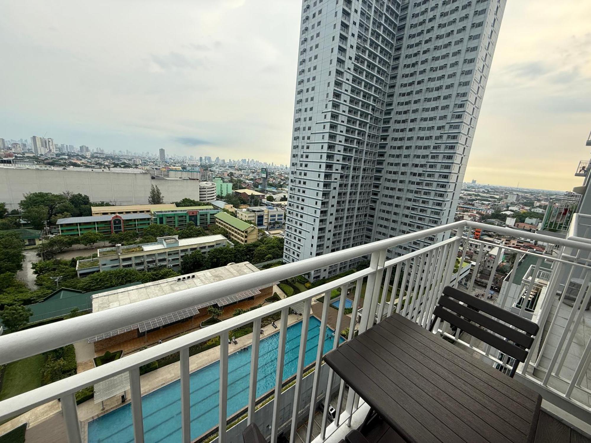 Yassis 2br Luxury Unit In Grass *