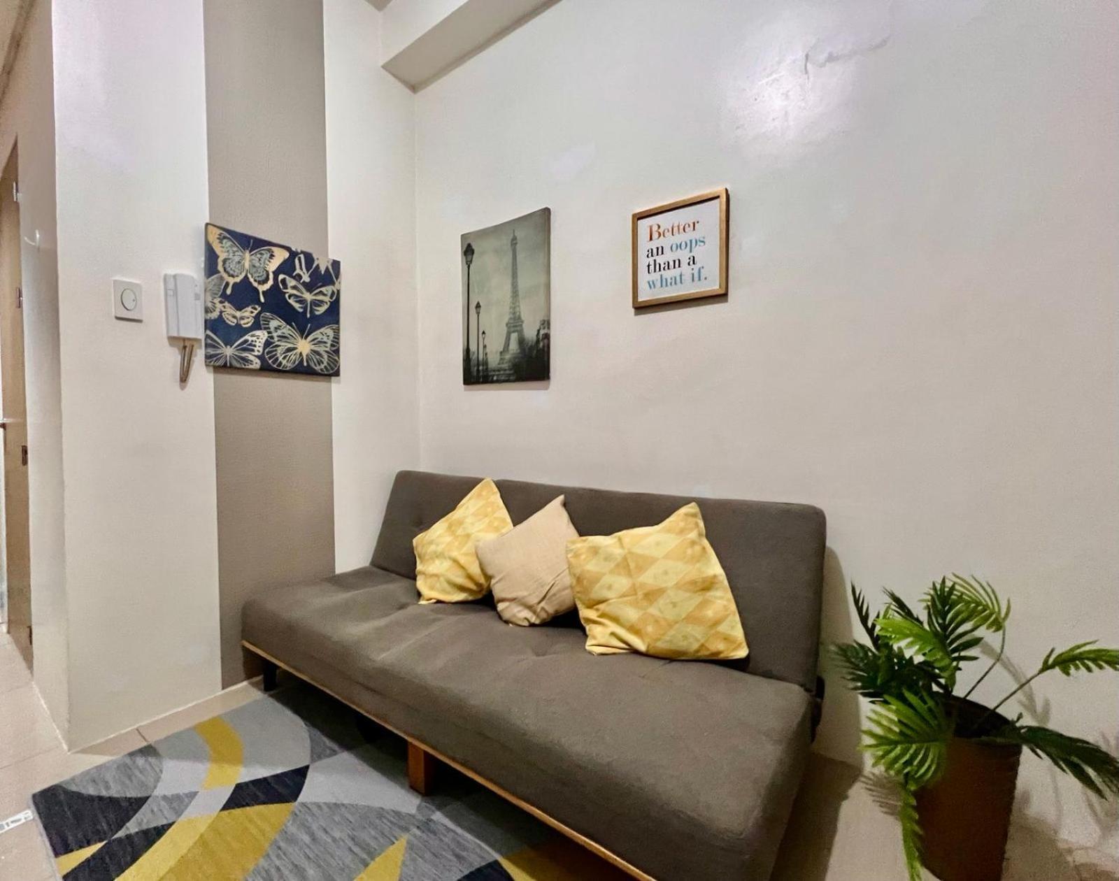 Cozy In Mall Of - Aseana Pasay Apartment