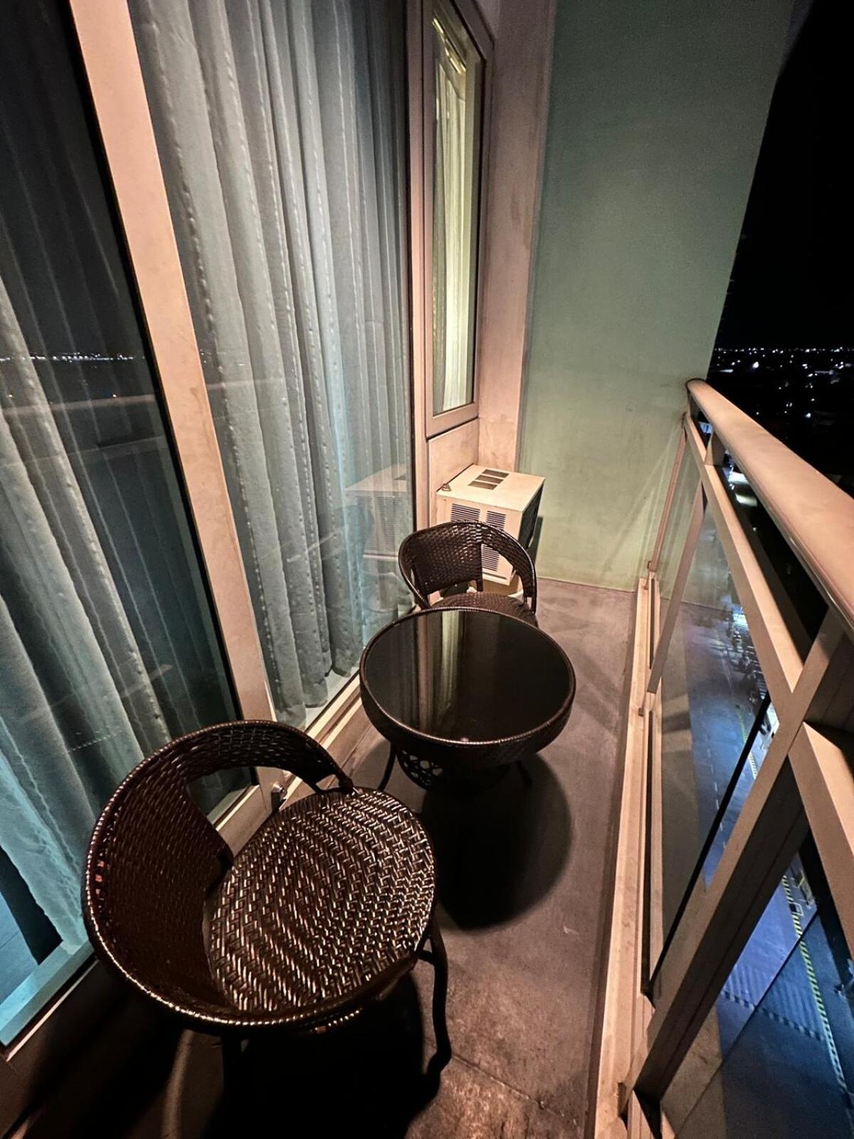 Aparthotel 1br Condotel In Azure Urban Near Naia #tro1 Paranaque City