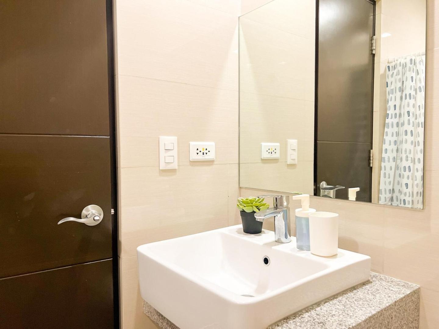 Holiday home Prime 1br In The Heart Of Bgc #upt12j Manila
