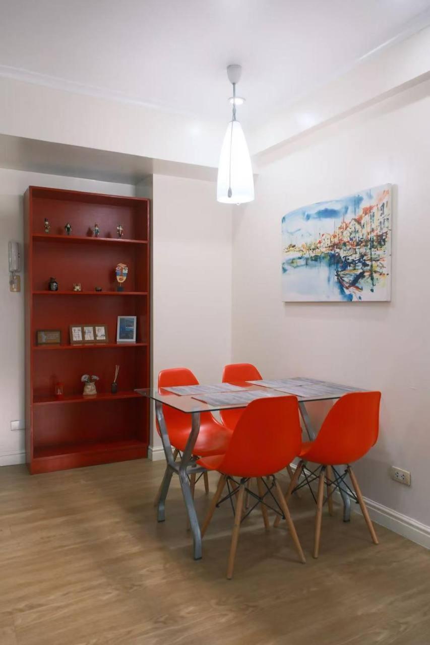 5-mins Sm Aura Cozy 2br Free Parking Apartment Manila