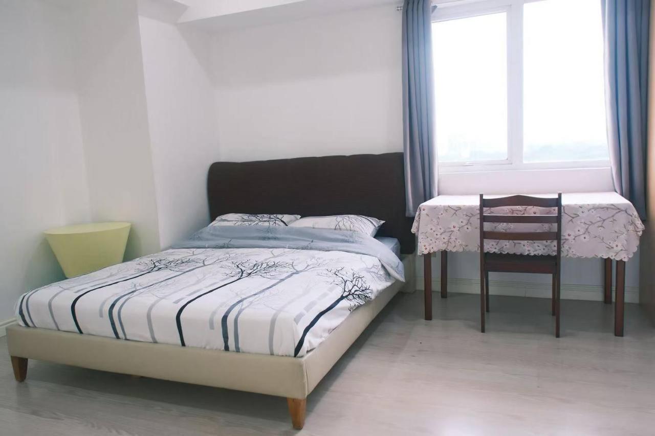 5-mins Sm Aura Cozy 2br Free Parking * Manila