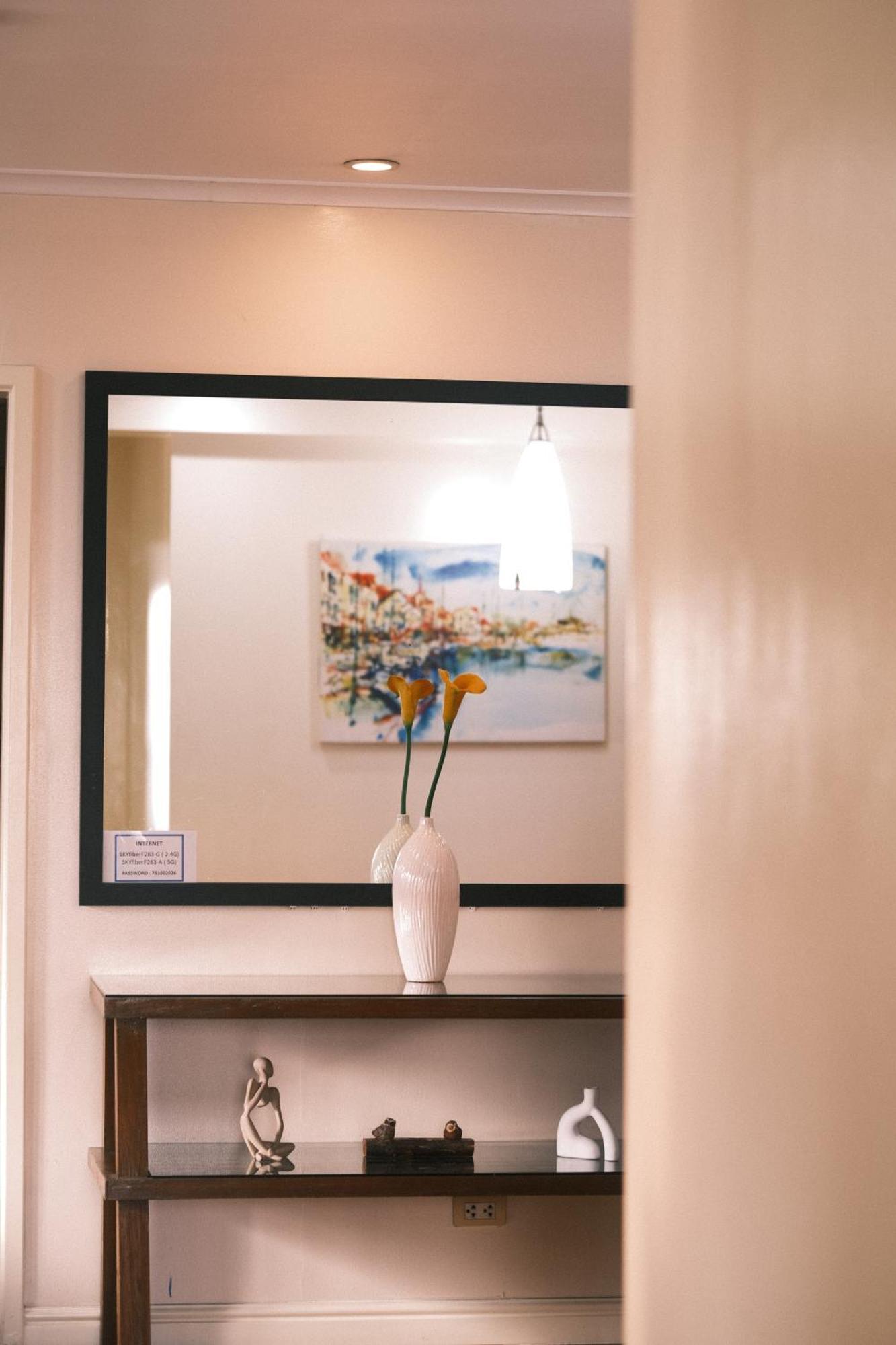 5-mins Sm Aura Cozy 2br Free Parking