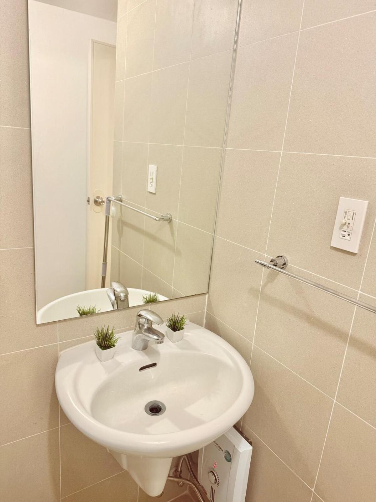 1bedroom, Near Ever Commonwealth, Free Amenities Roxas East Apartment *