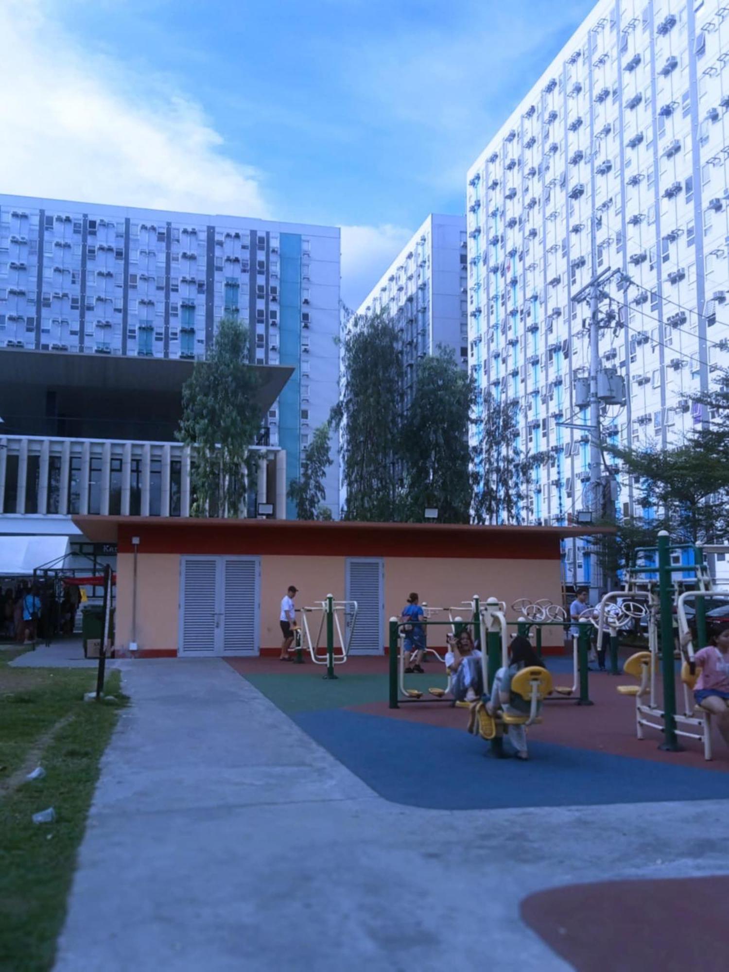 Apartment Cadence Place 2br Pasig For Family Or Group With Parking *