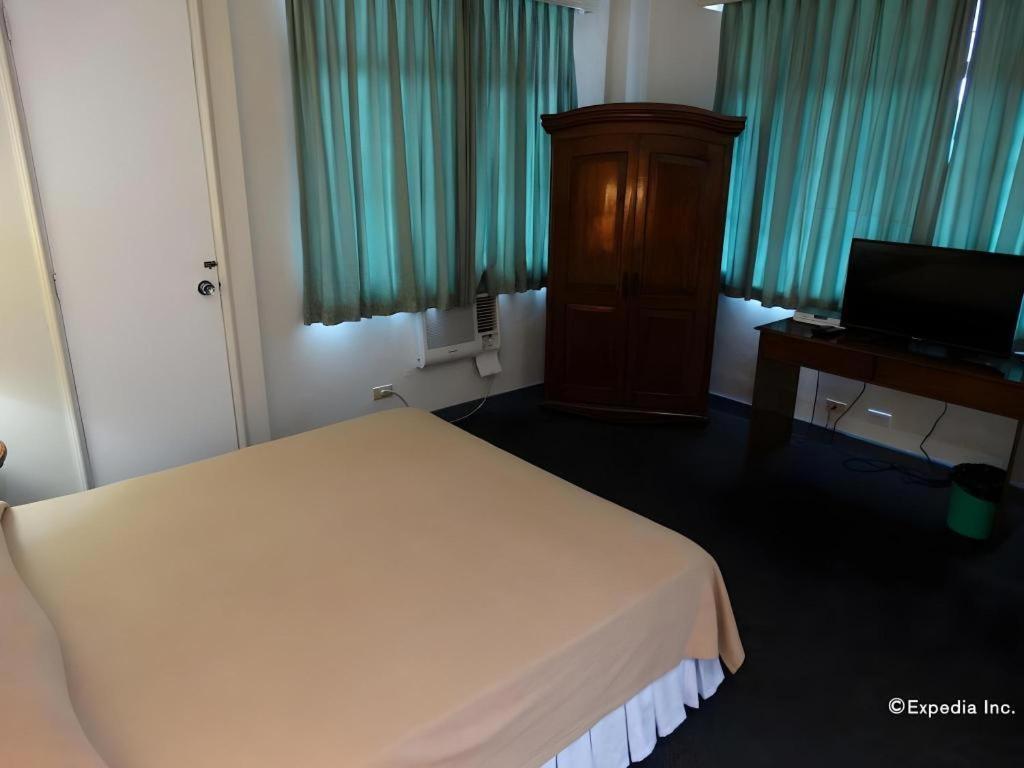 Hotel Adriatico Arms Manila