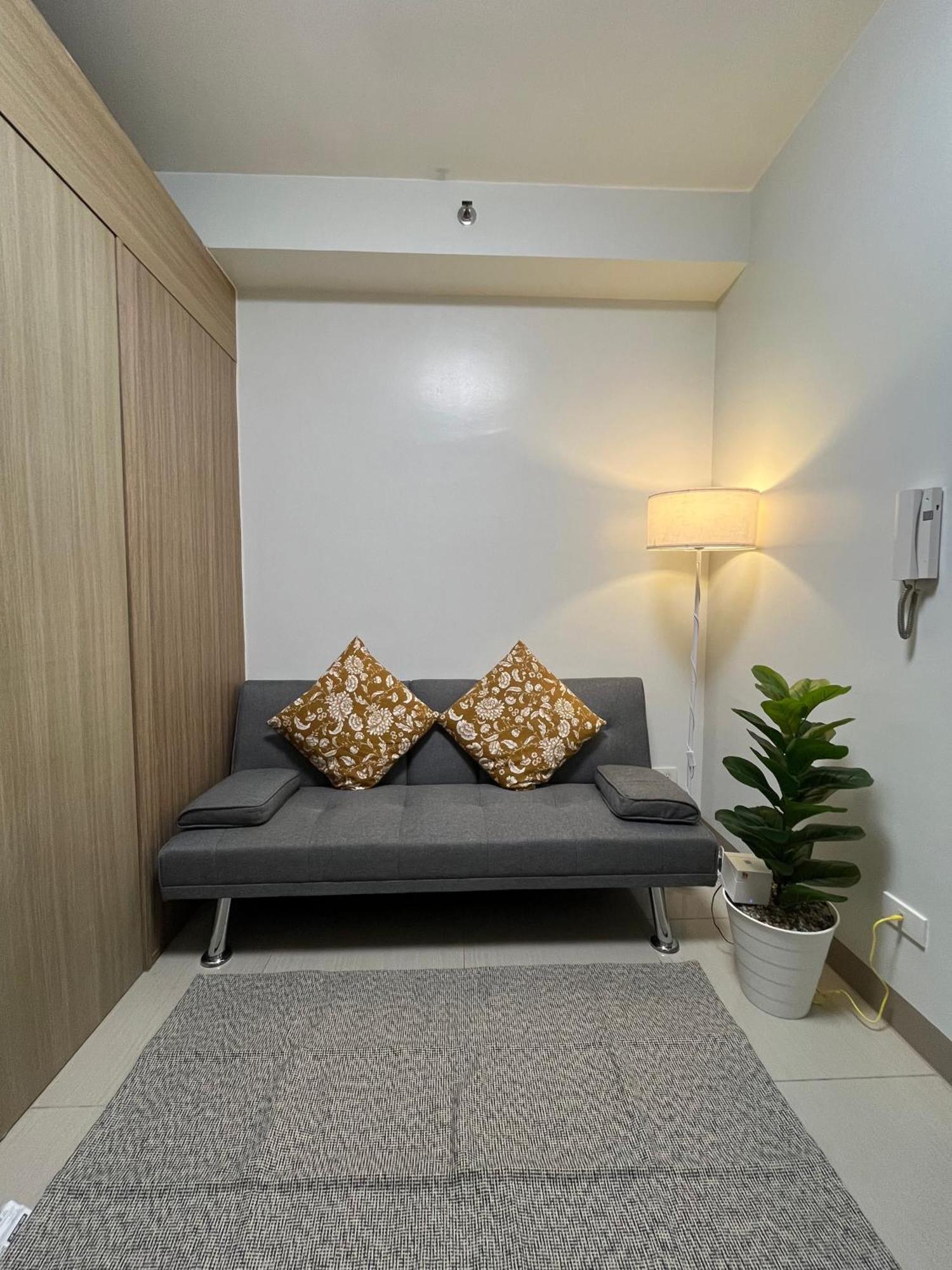 Studio, 1 Bedroom With Balcony, With Own Kitchen And Washing Machine, Cook And Wash Clothes, Pool View Or View, In Pasay Manila, Walking Distance To Mall Of And Bay, And 20mins Drive In Airport,shore Or Shell Aparthotel