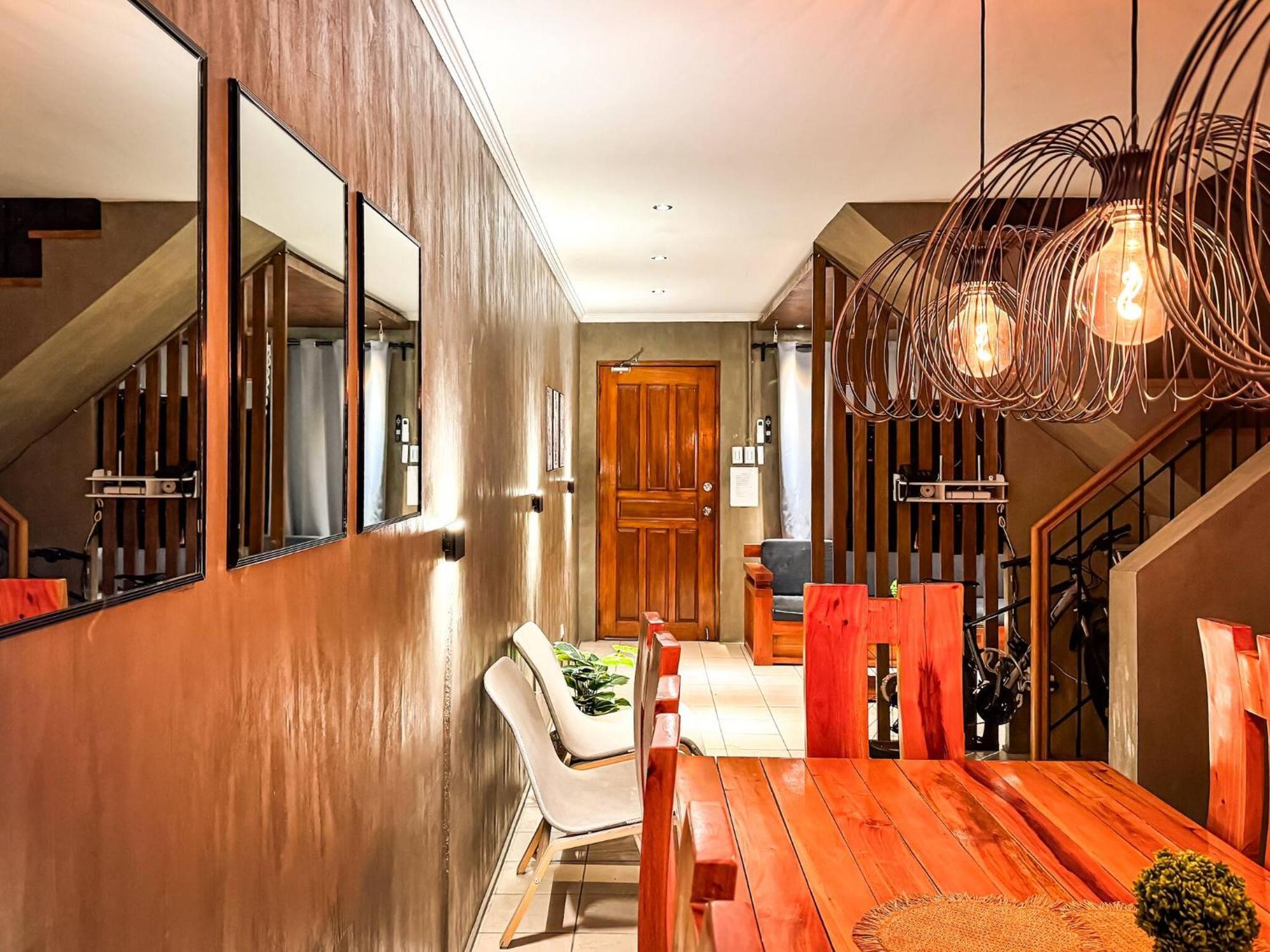 Holiday home Spacious 4br With Garage, 8-12guests, Near Airport
