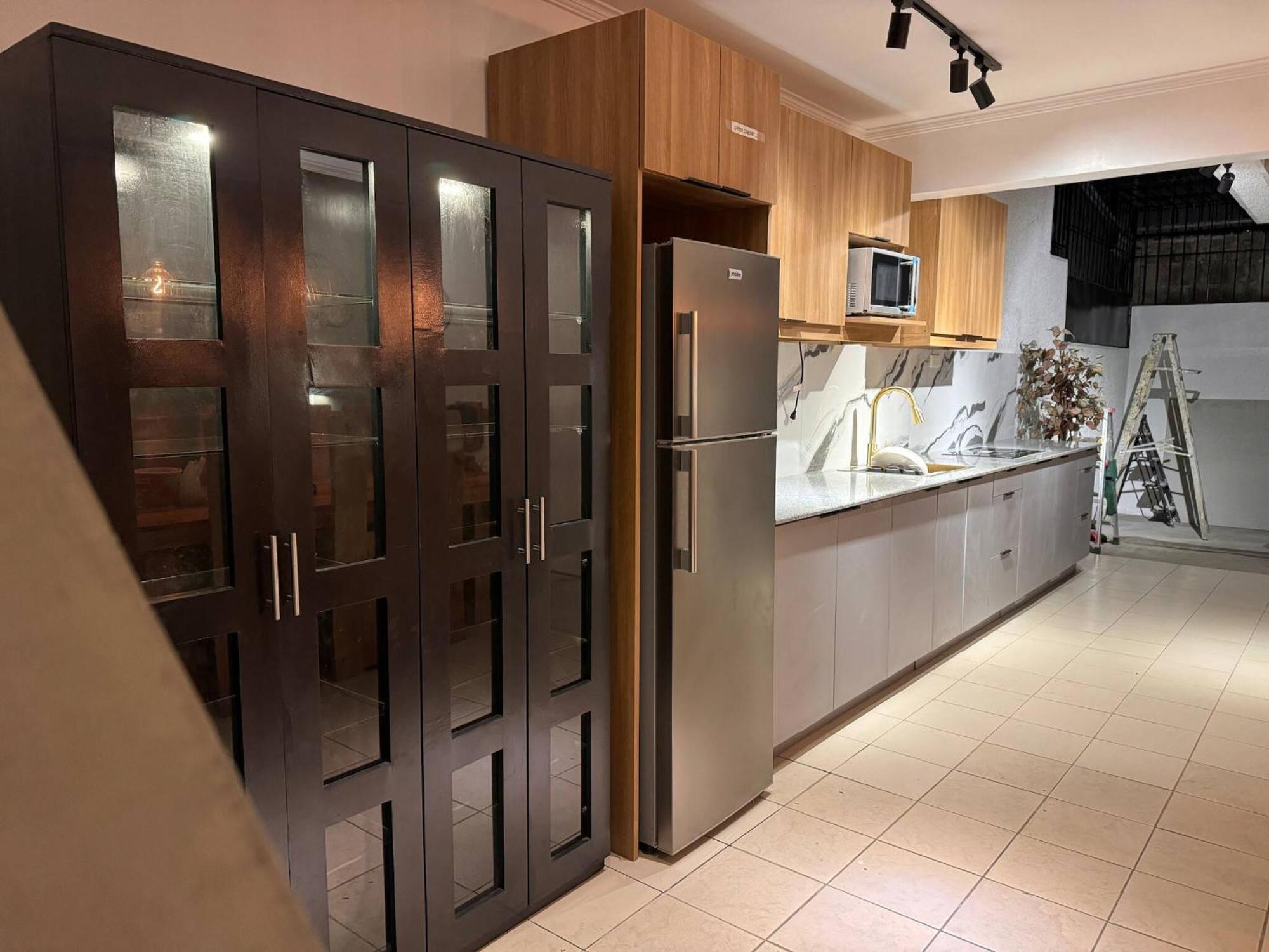 Spacious 4br With Garage, 8-12guests, Near Airport Holiday home *