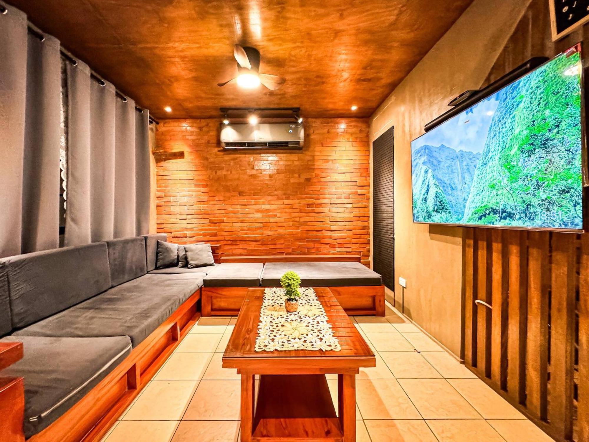 Spacious 4br With Garage, 8-12guests, Near Airport * Manila