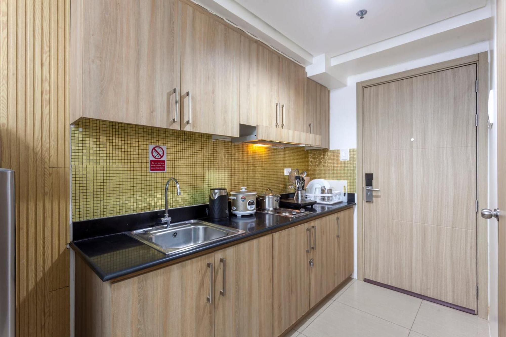 Studio, 1 Bedroom With Balcony, With Own Kitchen And Washing Machine, Cook And Wash Clothes, Pool View Or View, In Pasay Manila, Walking Distance To Mall Of And Bay, And 20mins Drive In Airport,shore Or Shell