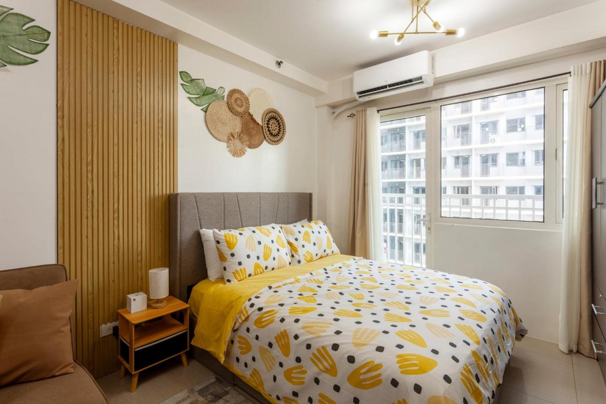 Studio, 1 Bedroom With Balcony, With Own Kitchen And Washing Machine, Cook And Wash Clothes, Pool View Or View, In Pasay Manila, Walking Distance To Mall Of And Bay, And 20mins Drive In Airport,shore Or Shell Manila