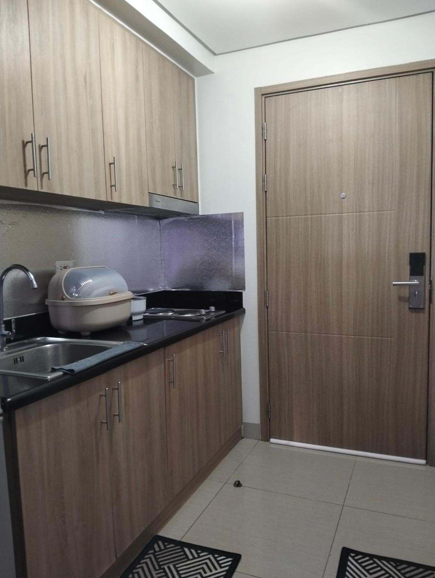 Sea Residences Tower A Staycation Infront Of Moa, Moa Arena, Smx, Ikea, Near Dfa Macapagal, Nu Moa, Picc, World Trade, Star City, Ayala Mall, Parqual Mall, Naia 1,2,3