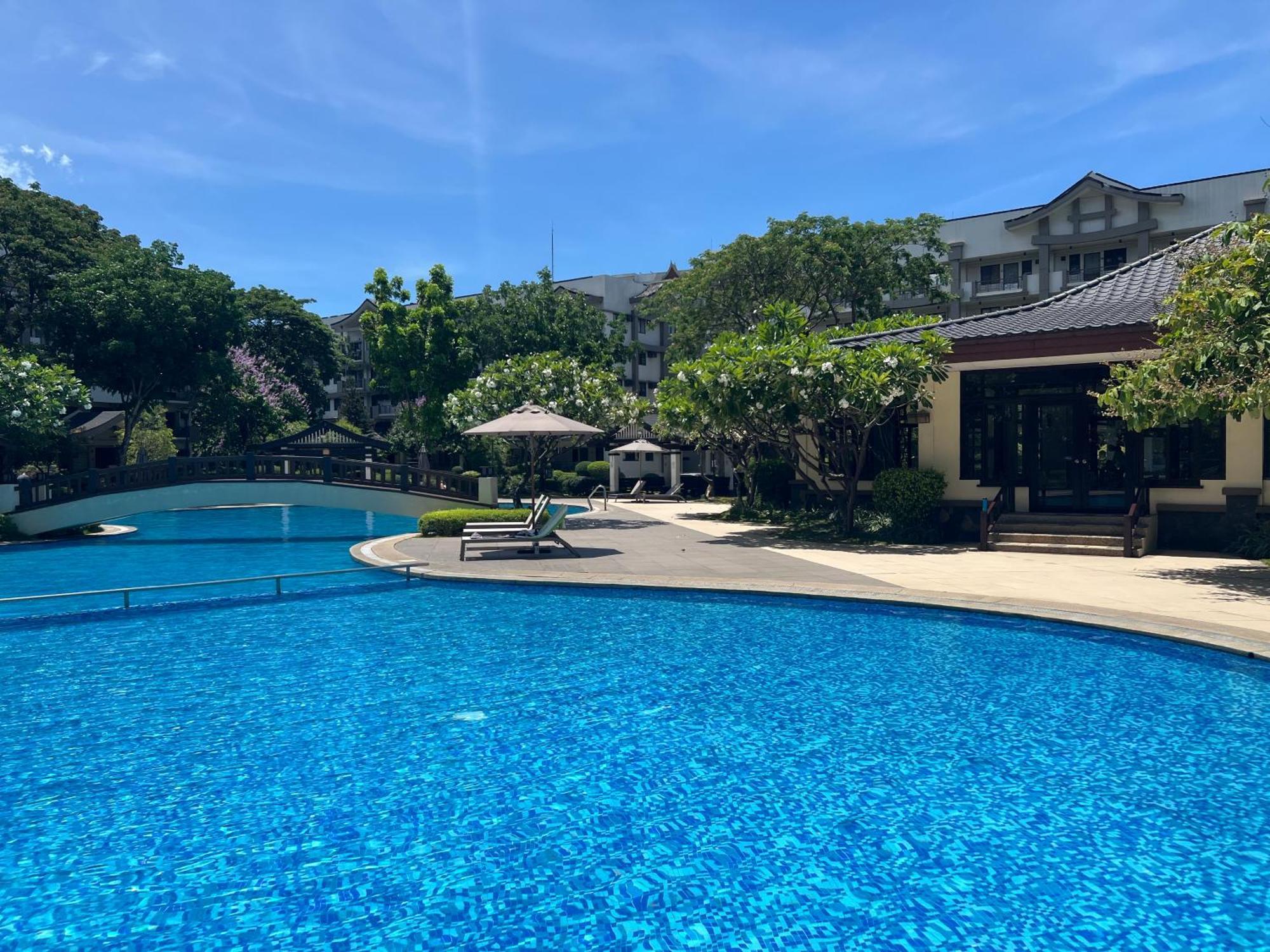 Stunning 2br Apt, 65 Sq M Netflix At Rosewood Pointe Residences Near Bgc Apartment Manila