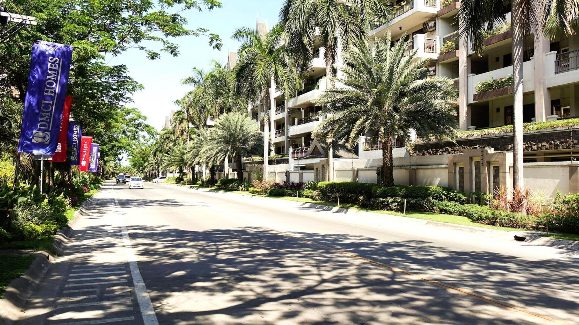 Stunning 2br Apt, 65 Sq M Netflix At Rosewood Pointe Residences Near Bgc Apartment *