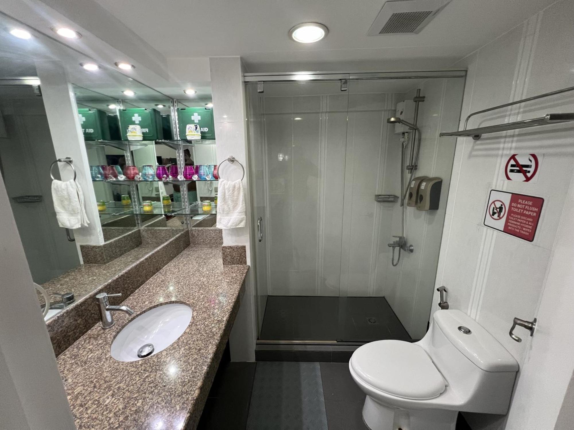 Stunning 2br Apt, 65 Sq M Netflix At Rosewood Pointe Residences Near Bgc * Manila