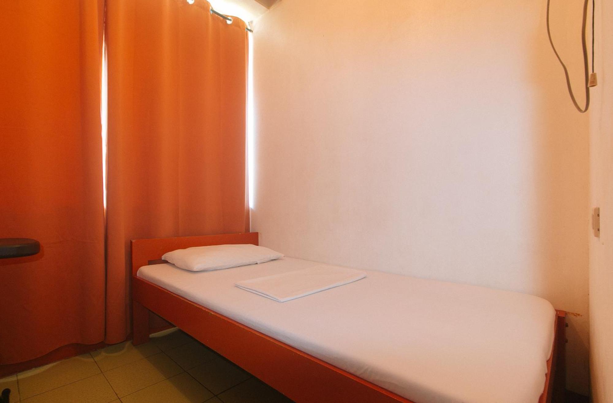 Malate By Reddoorz Manila