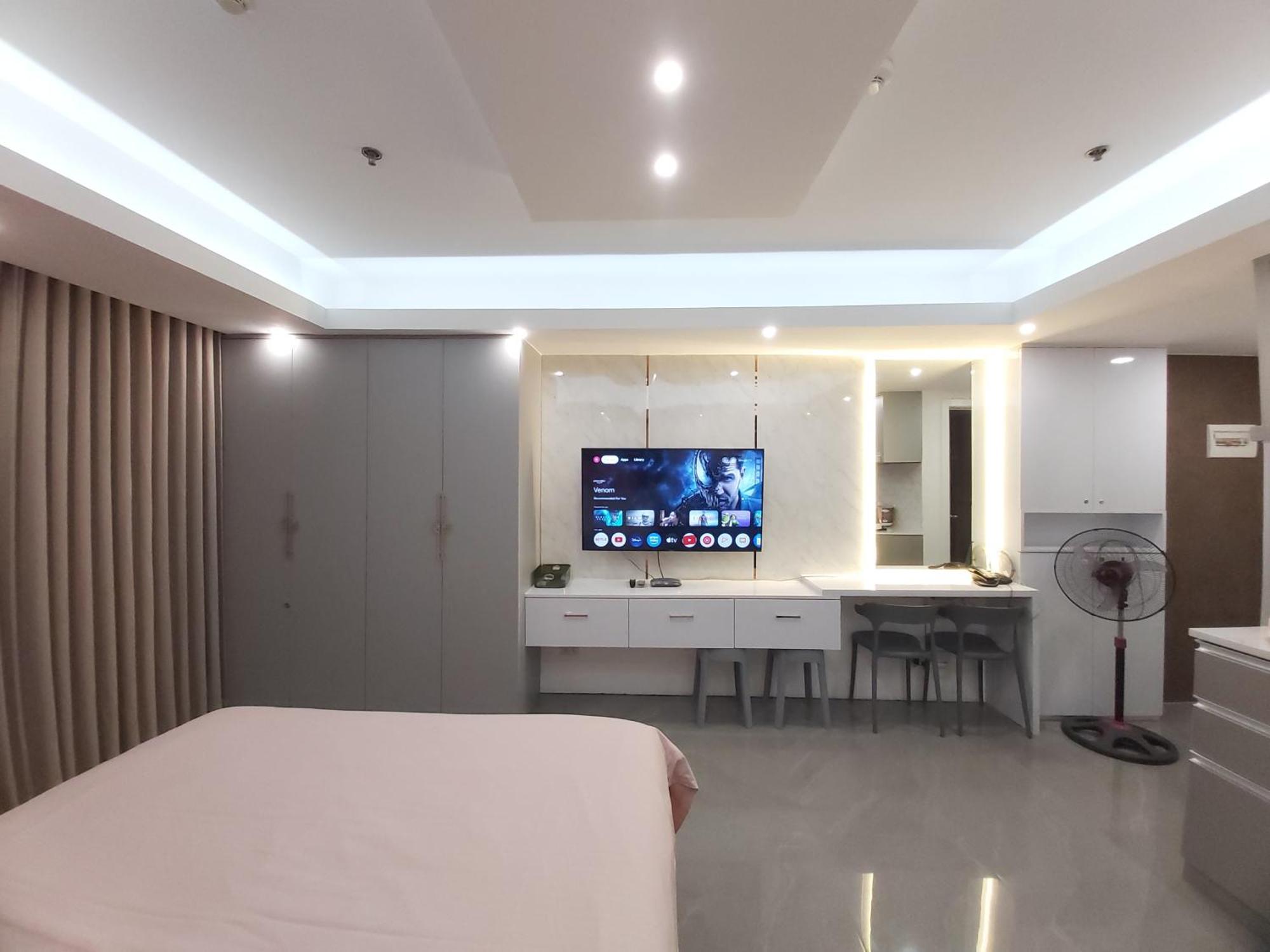 Azure Urban Staycation *