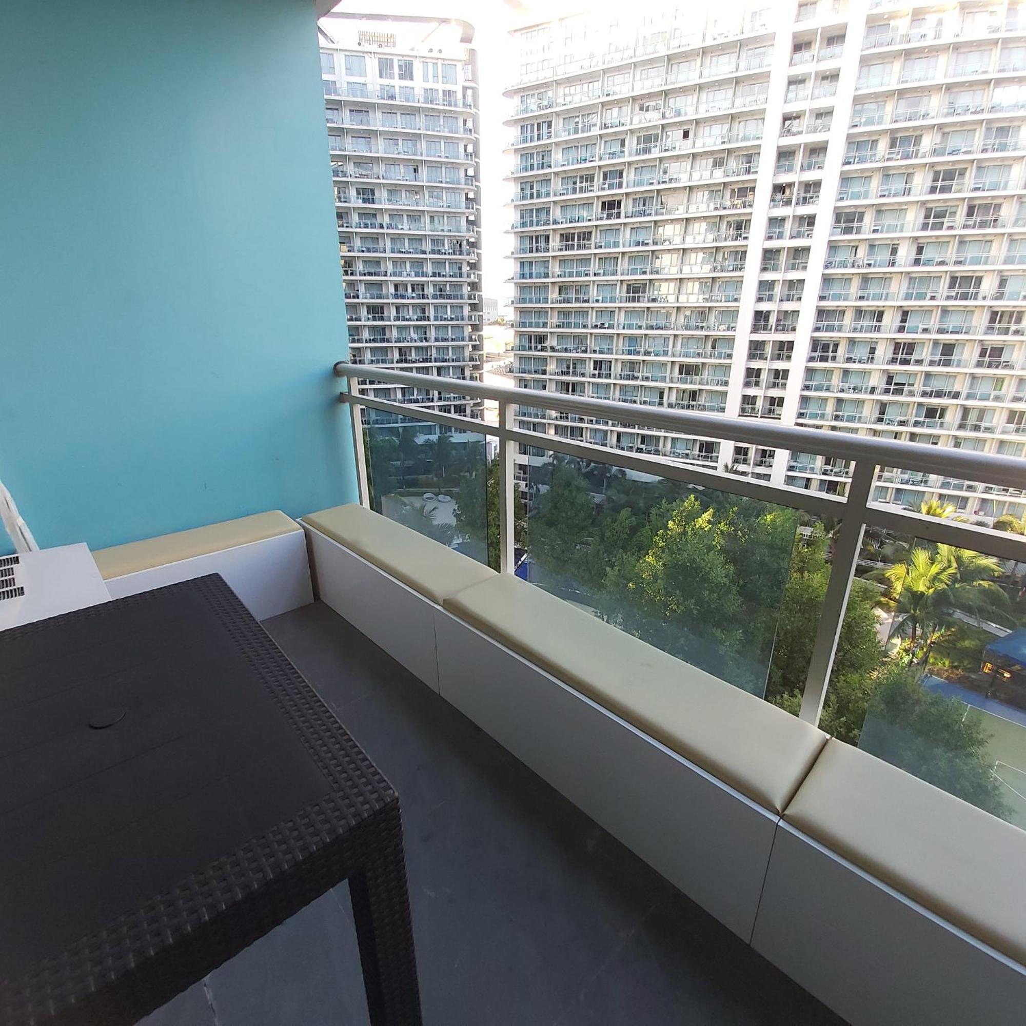 Azure Urban Staycation